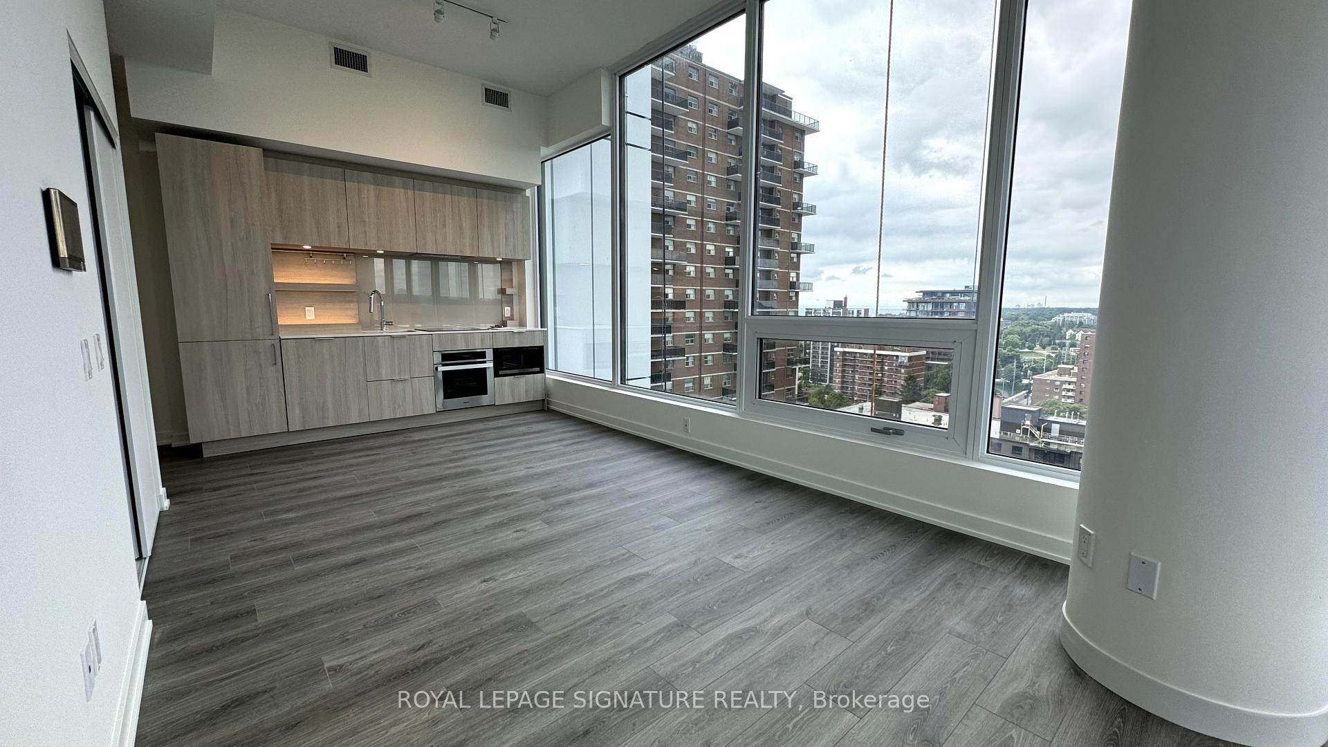 









28


Ann

Street, 1415,
Mississauga,




ON
L5G 0E1


