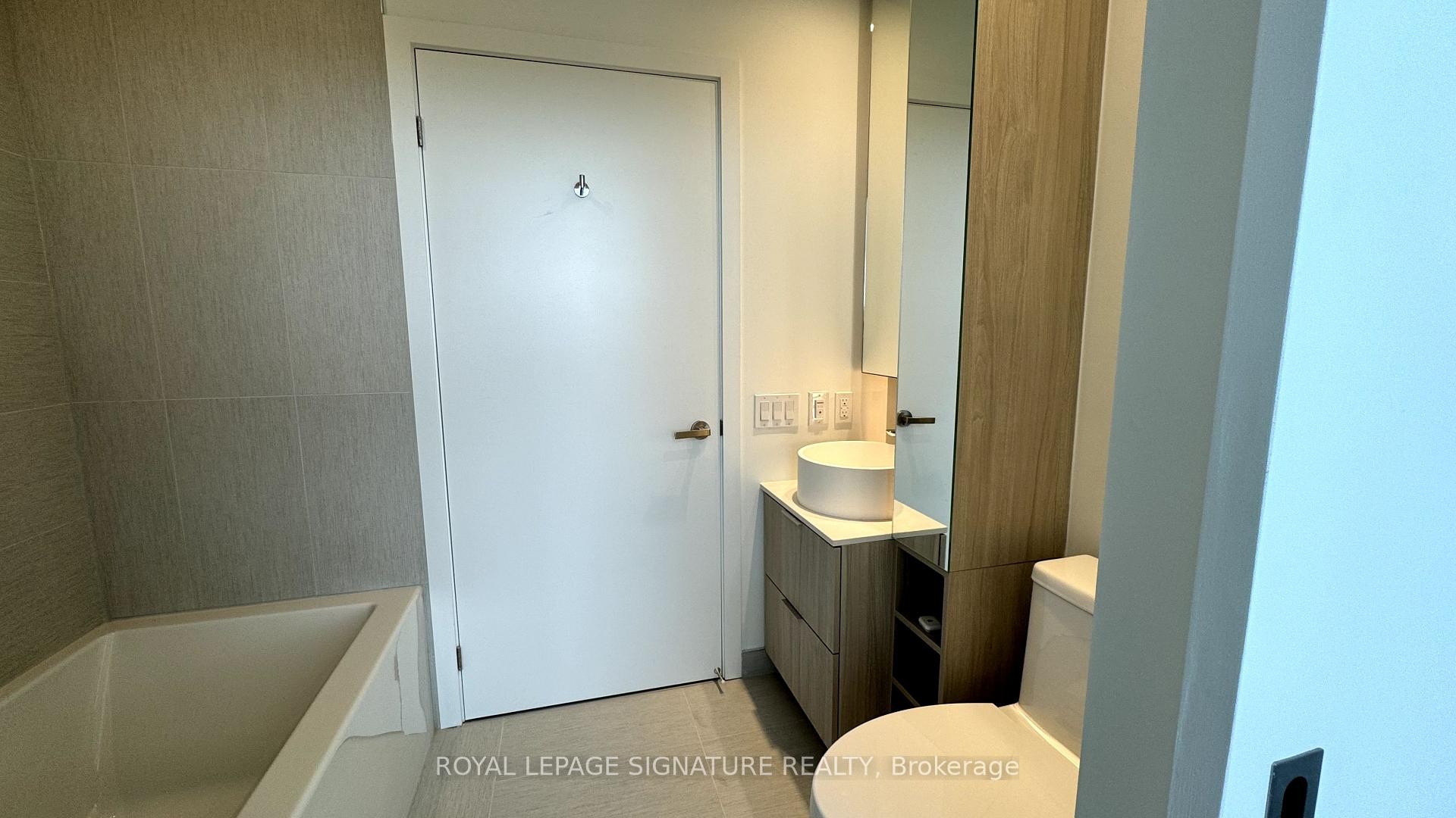 









28


Ann

Street, 1415,
Mississauga,




ON
L5G 0E1

