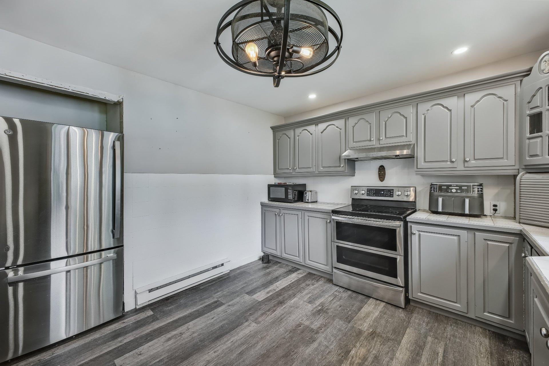 









16

 - 16A


Boul. René-Fortin

,
Saint-Paul-de-l'Île-aux-Noix,




QC
J0J1G0

