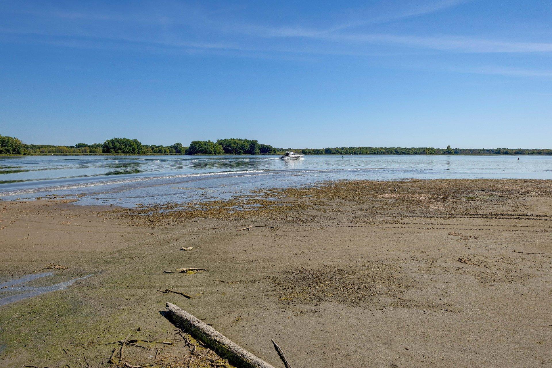 









16

 - 16A


Boul. René-Fortin

,
Saint-Paul-de-l'Île-aux-Noix,




QC
J0J1G0

