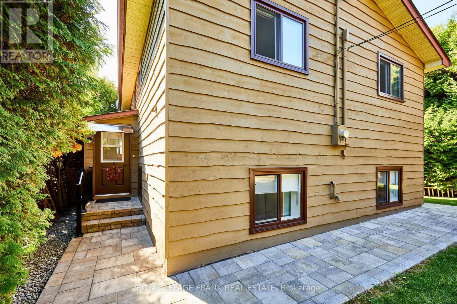 












26 WAKEFORD ROAD

,
Kawartha Lakes (Little Britain),




Ontario
K0M2C0

