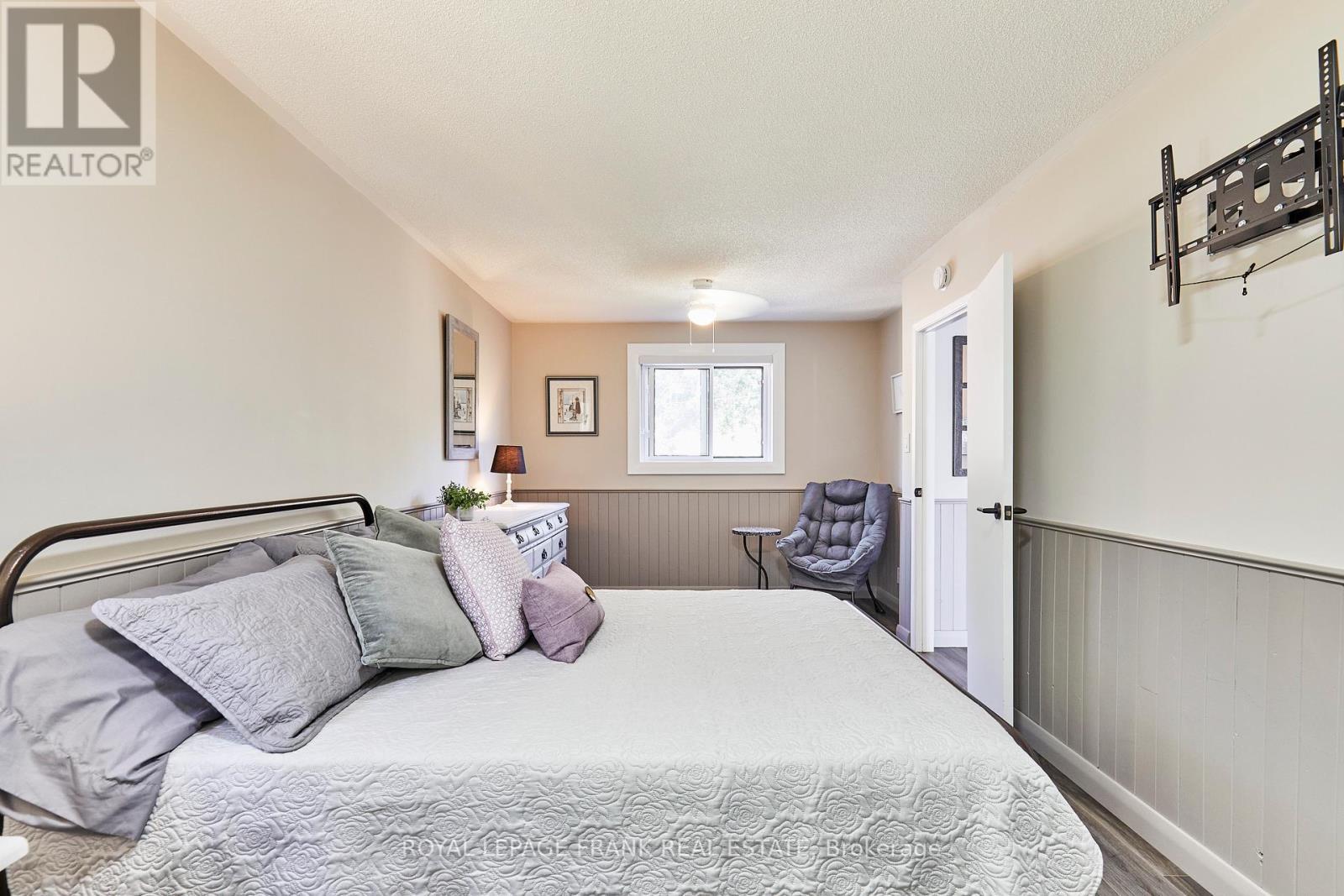 












26 WAKEFORD ROAD

,
Kawartha Lakes (Little Britain),




Ontario
K0M2C0

