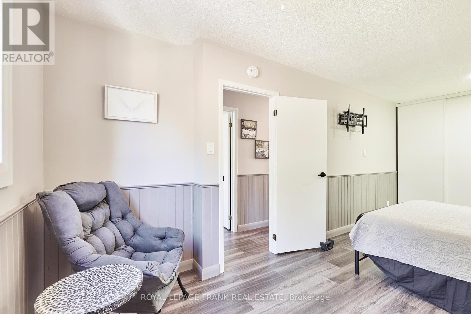 












26 WAKEFORD ROAD

,
Kawartha Lakes (Little Britain),




Ontario
K0M2C0

