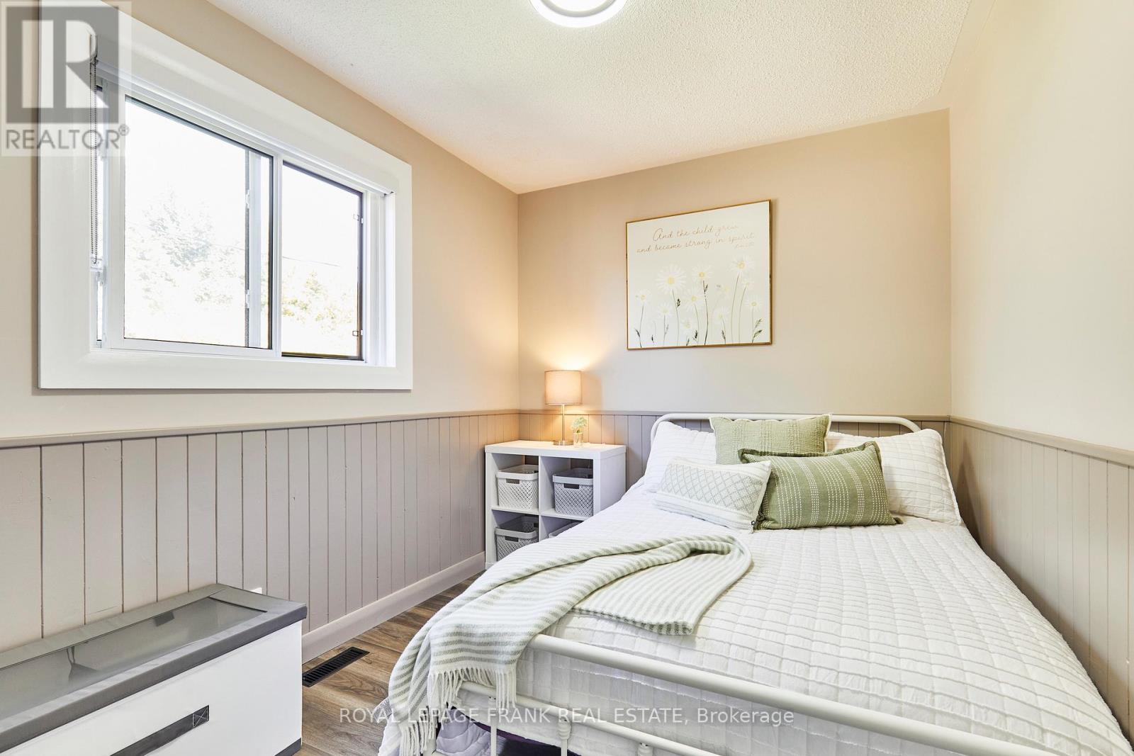 












26 WAKEFORD ROAD

,
Kawartha Lakes (Little Britain),




Ontario
K0M2C0

