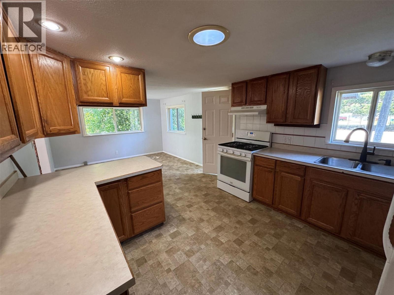 












568 N Kimberly Avenue

,
Greenwood,




British Columbia
V0H1J0

