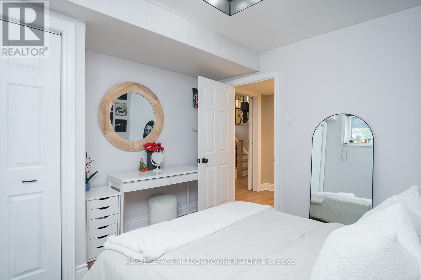 












613 FOSTER COURT

,
Milton,




Ontario
L9T4P1

