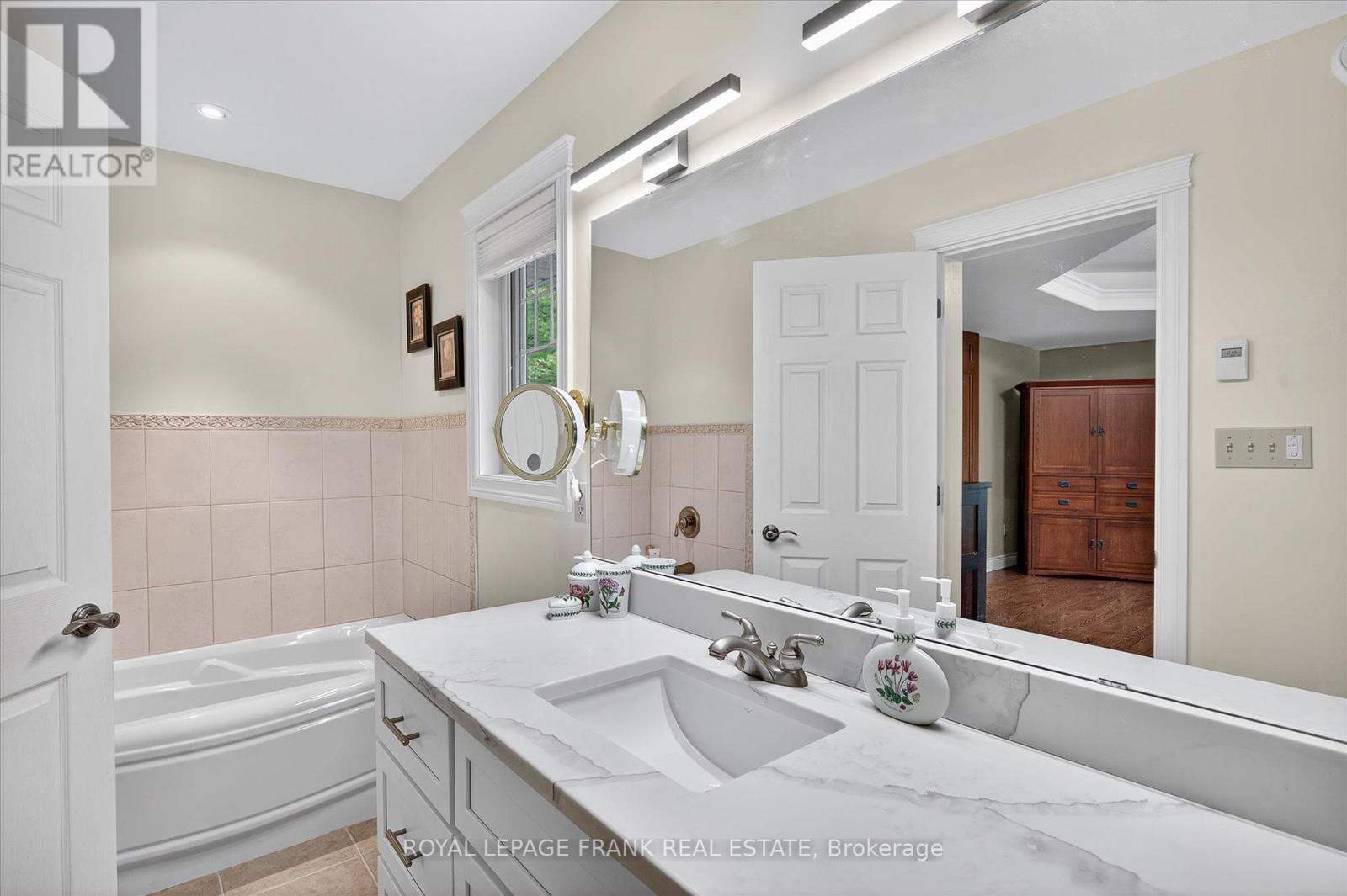 












3081 BEACHWOOD DRIVE

,
Selwyn,




Ontario
K0L2H0

