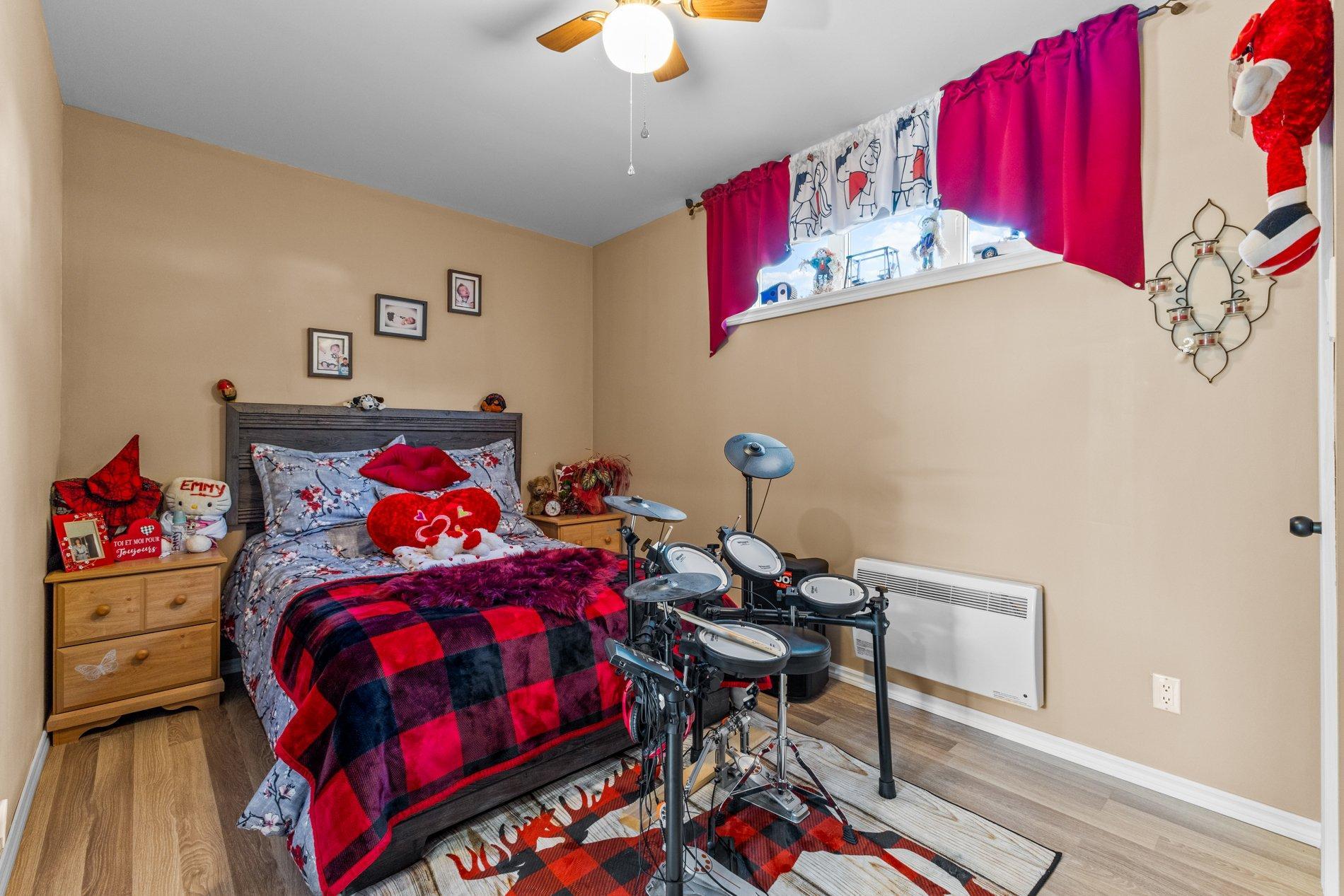 









83

 - 89


Rue Gilmore

,
Mont-Saint-Grégoire,




QC
J0J1K0

