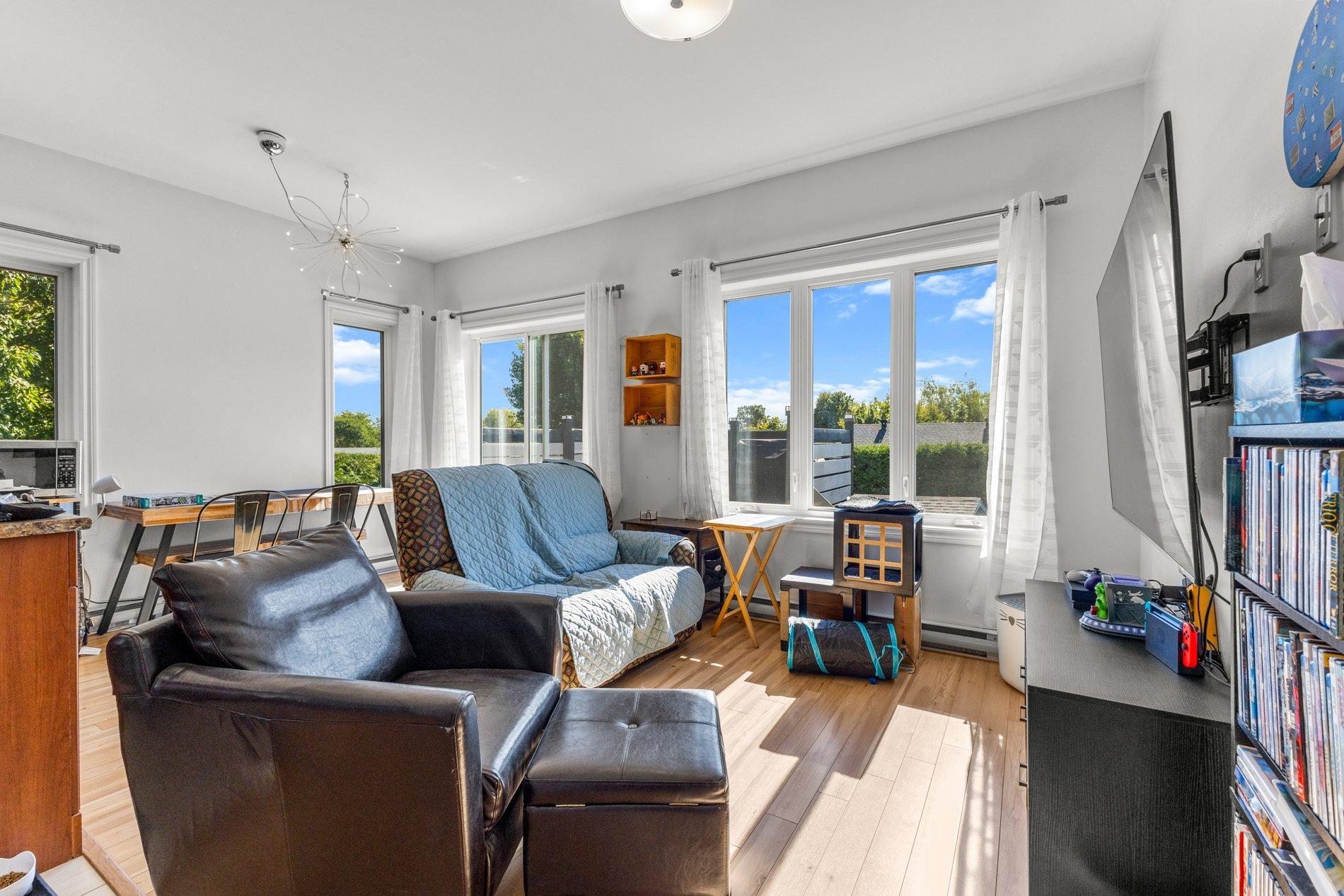 









83

 - 89


Rue Gilmore

,
Mont-Saint-Grégoire,




QC
J0J1K0

