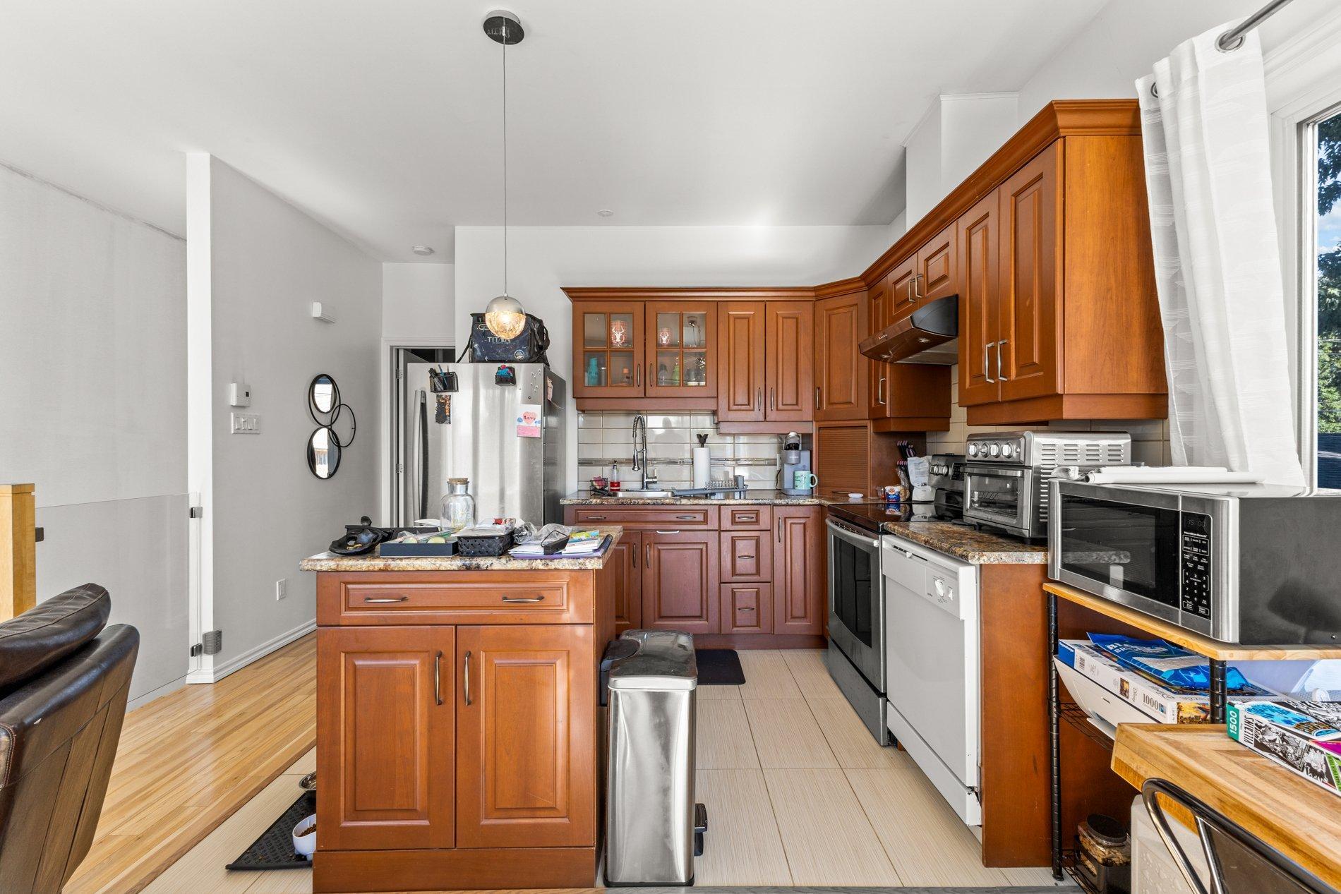 









83

 - 89


Rue Gilmore

,
Mont-Saint-Grégoire,




QC
J0J1K0

