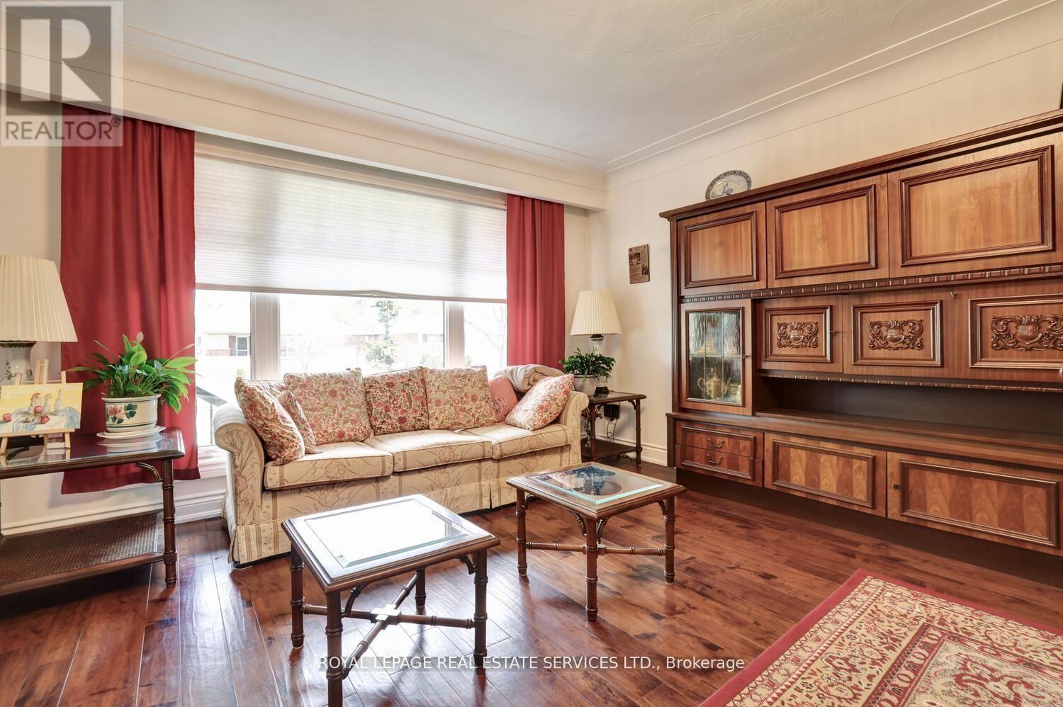 












163 BENDAMERE AVENUE

,
Hamilton,




Ontario
L9C1N6

