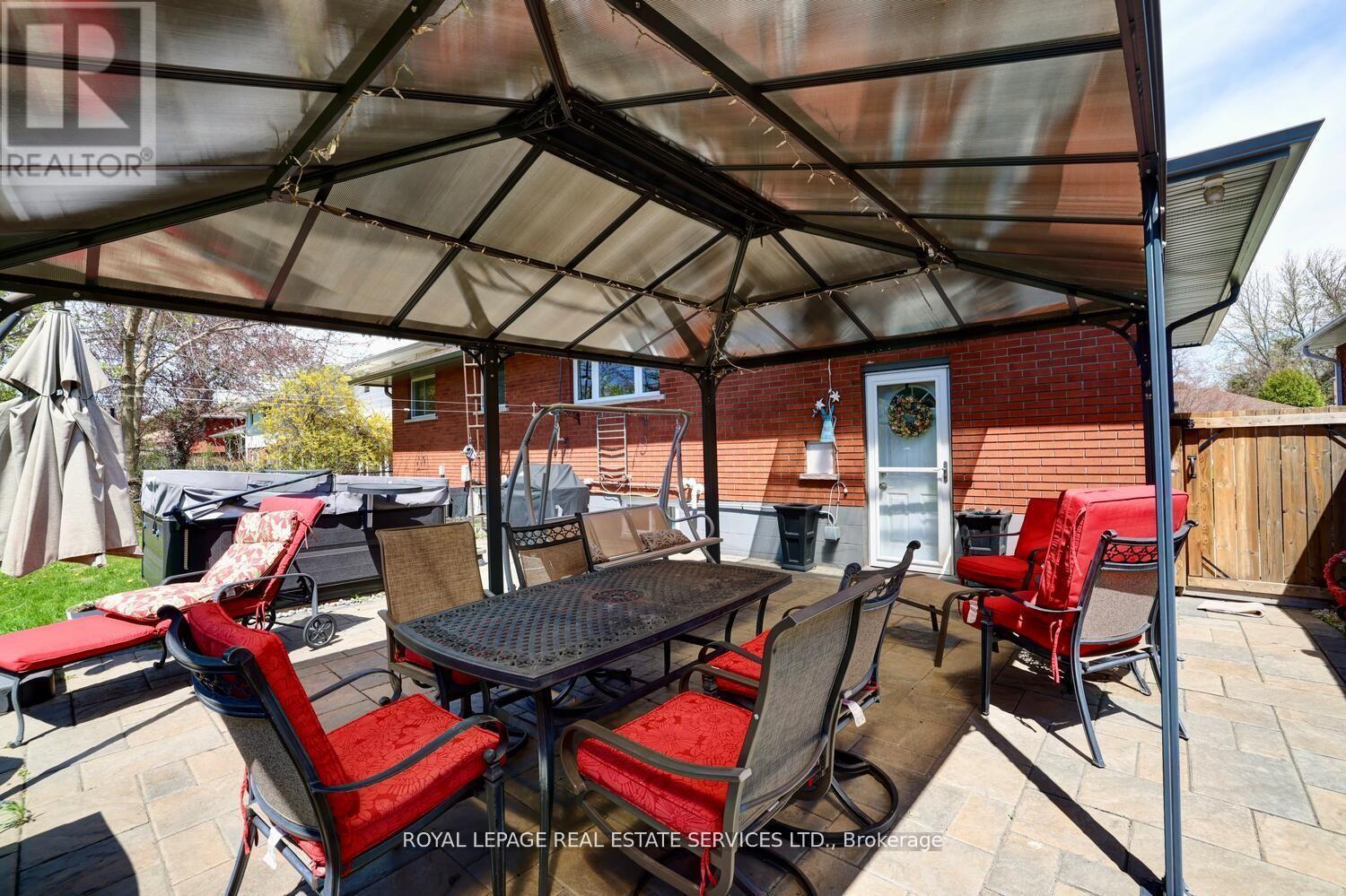 












163 BENDAMERE AVENUE

,
Hamilton,




Ontario
L9C1N6

