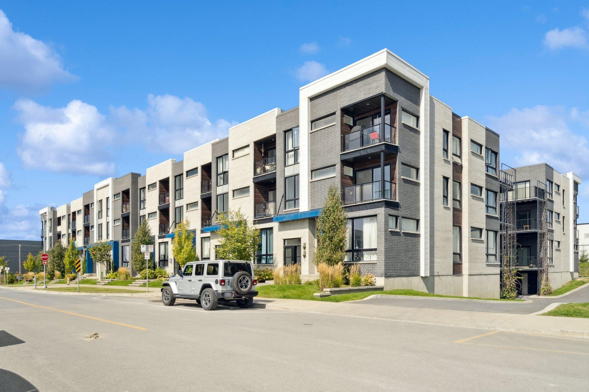 









346


Rue d'Émeraude

,
Candiac,




QC
J5R0S1

