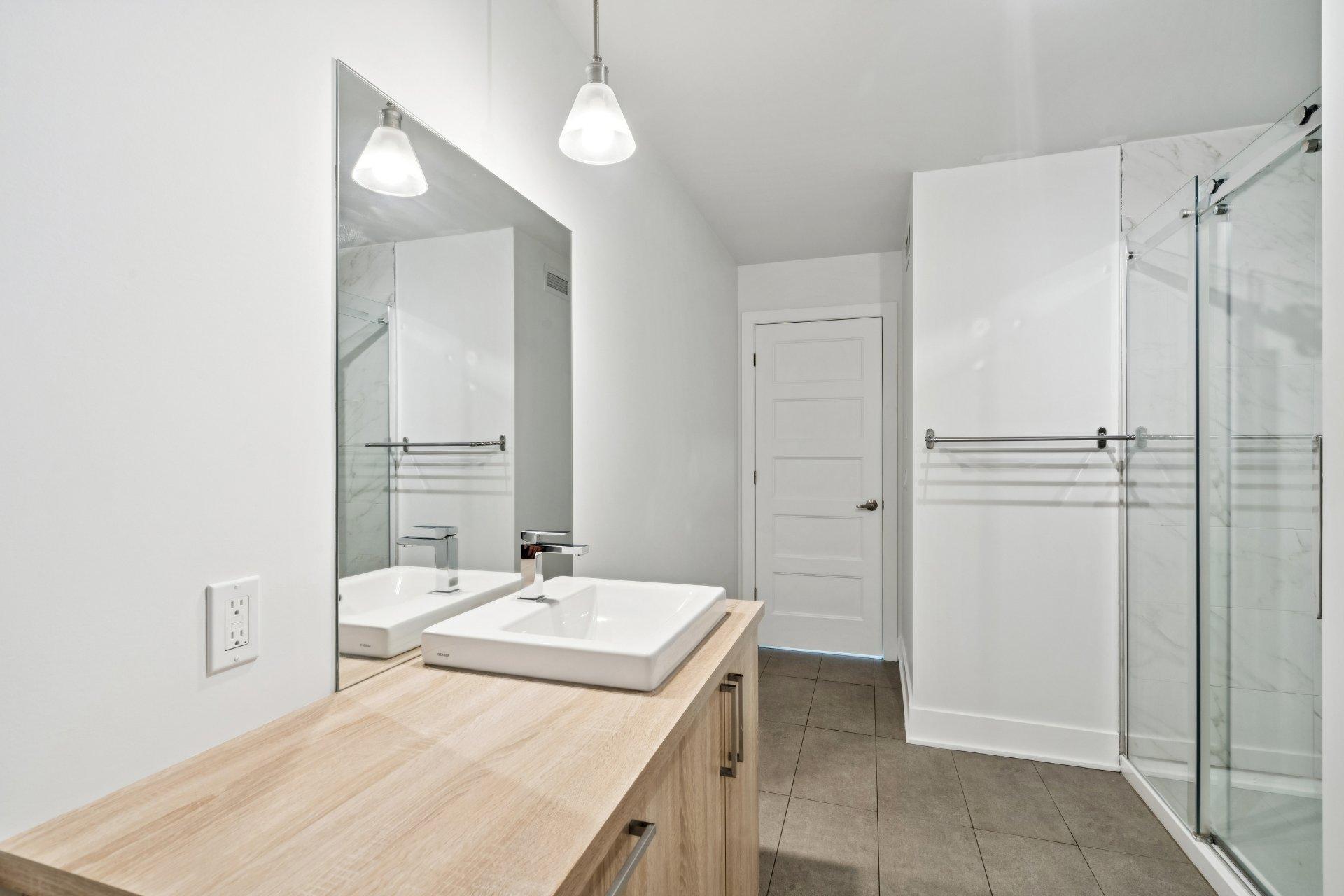 









346


Rue d'Émeraude

,
Candiac,




QC
J5R0S1

