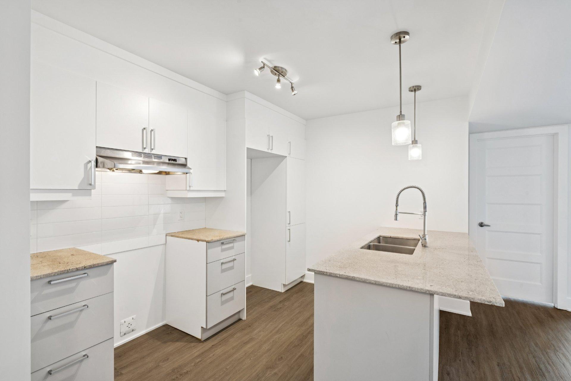 









346


Rue d'Émeraude

,
Candiac,




QC
J5R0S1

