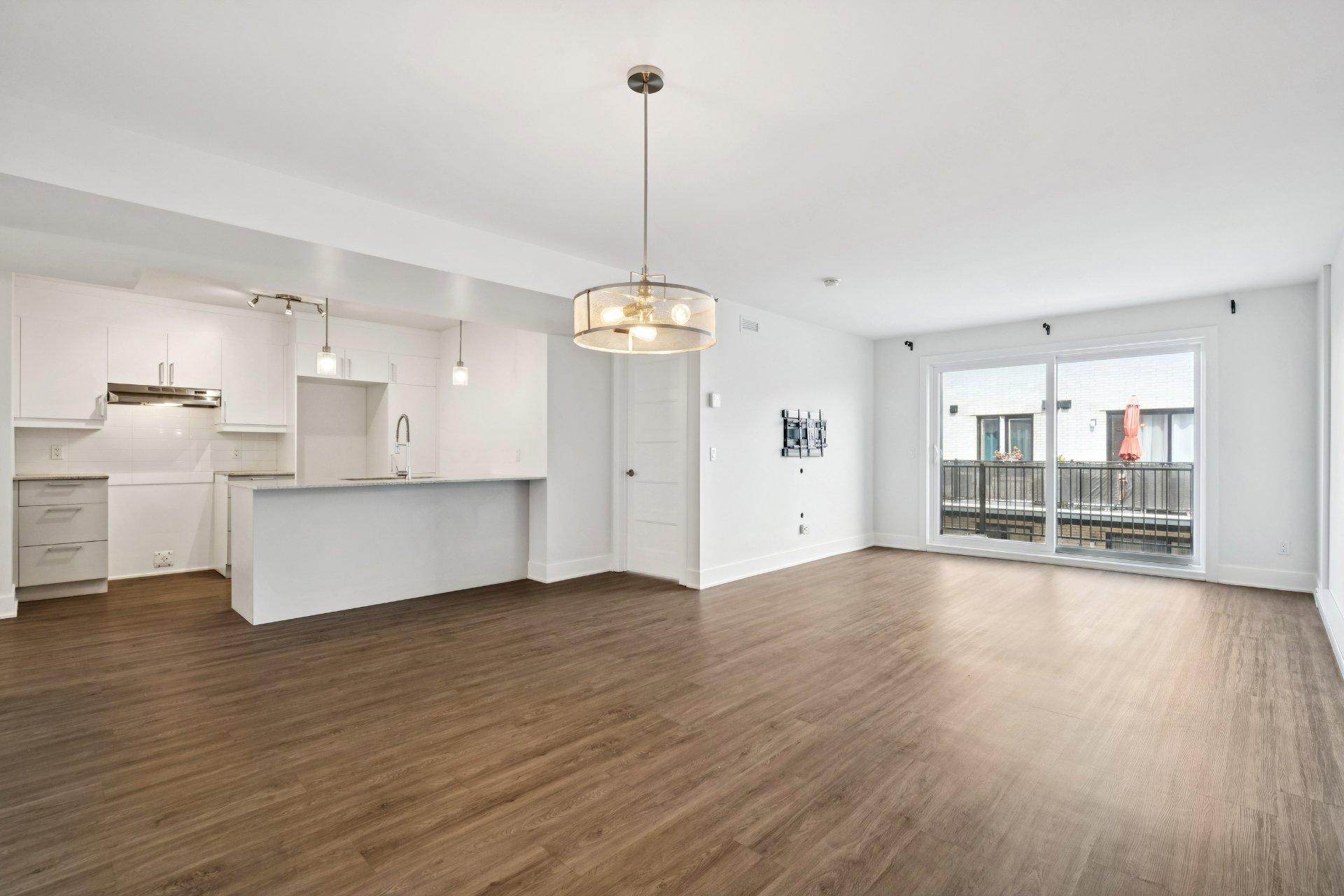 









346


Rue d'Émeraude

,
Candiac,




QC
J5R0S1

