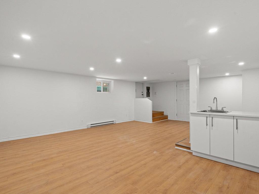 









5739


Av. Trans Island

,
Côte-des-Neiges/Notre-Dame-de-Grâce (Montréal),




QC
H3W3B3

