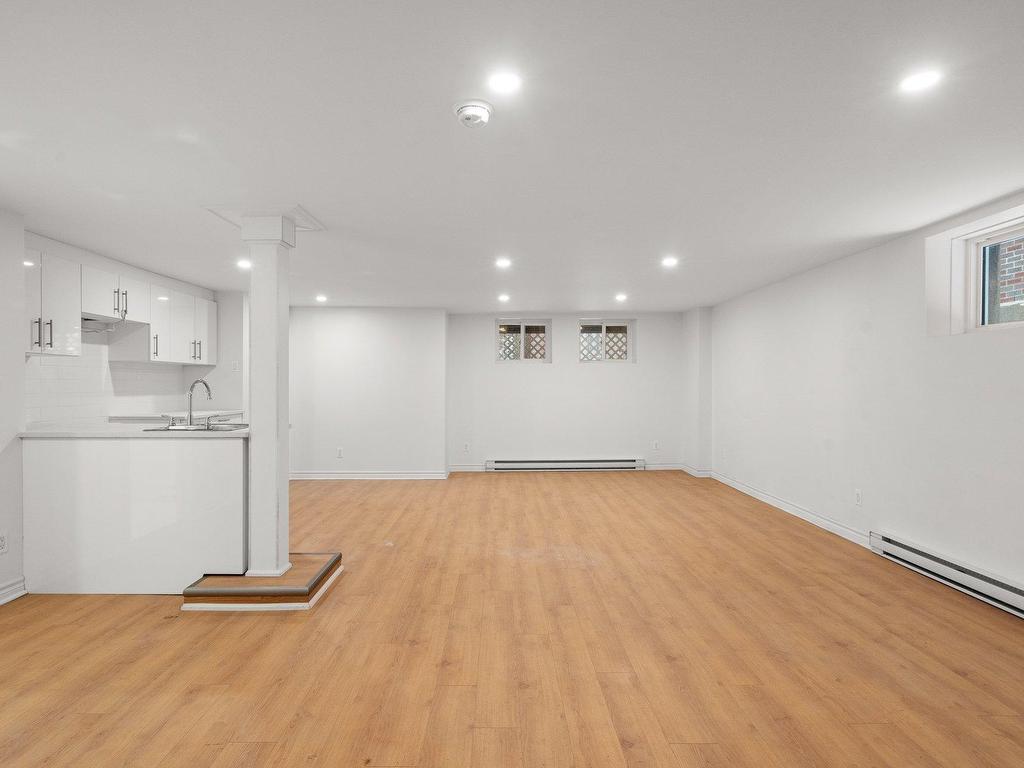 









5739


Av. Trans Island

,
Côte-des-Neiges/Notre-Dame-de-Grâce (Montréal),




QC
H3W3B3

