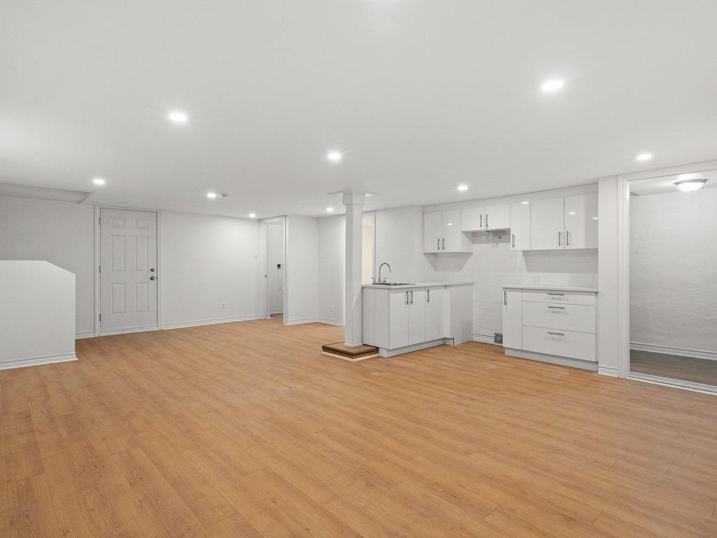 









5739


Av. Trans Island

,
Côte-des-Neiges/Notre-Dame-de-Grâce (Montréal),




QC
H3W3B3

