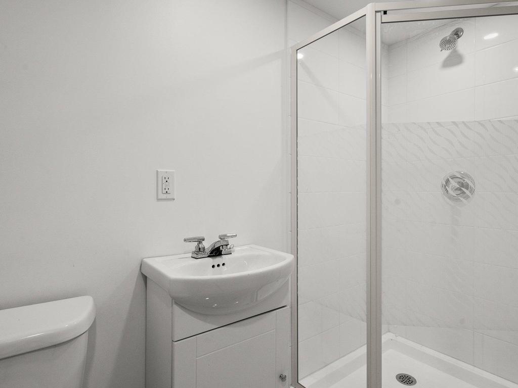 









5739


Av. Trans Island

,
Côte-des-Neiges/Notre-Dame-de-Grâce (Montréal),




QC
H3W3B3

