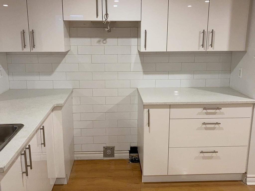 









5739


Av. Trans Island

,
Côte-des-Neiges/Notre-Dame-de-Grâce (Montréal),




QC
H3W3B3

