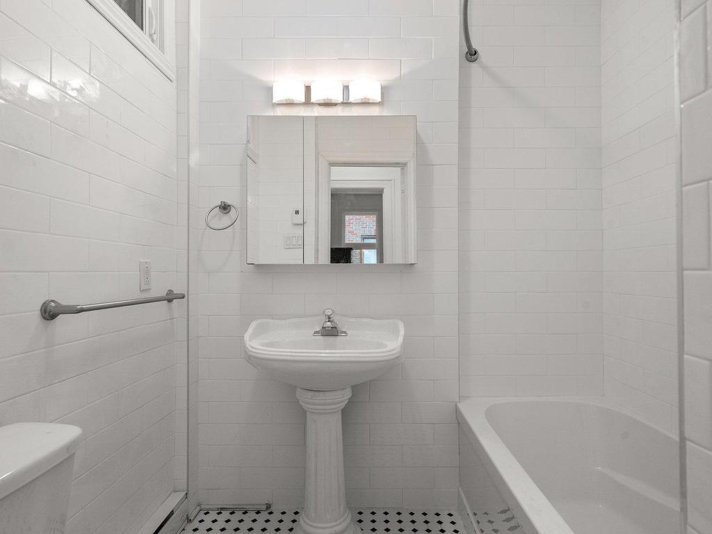 









5739


Av. Trans Island

,
Côte-des-Neiges/Notre-Dame-de-Grâce (Montréal),




QC
H3W3B3

