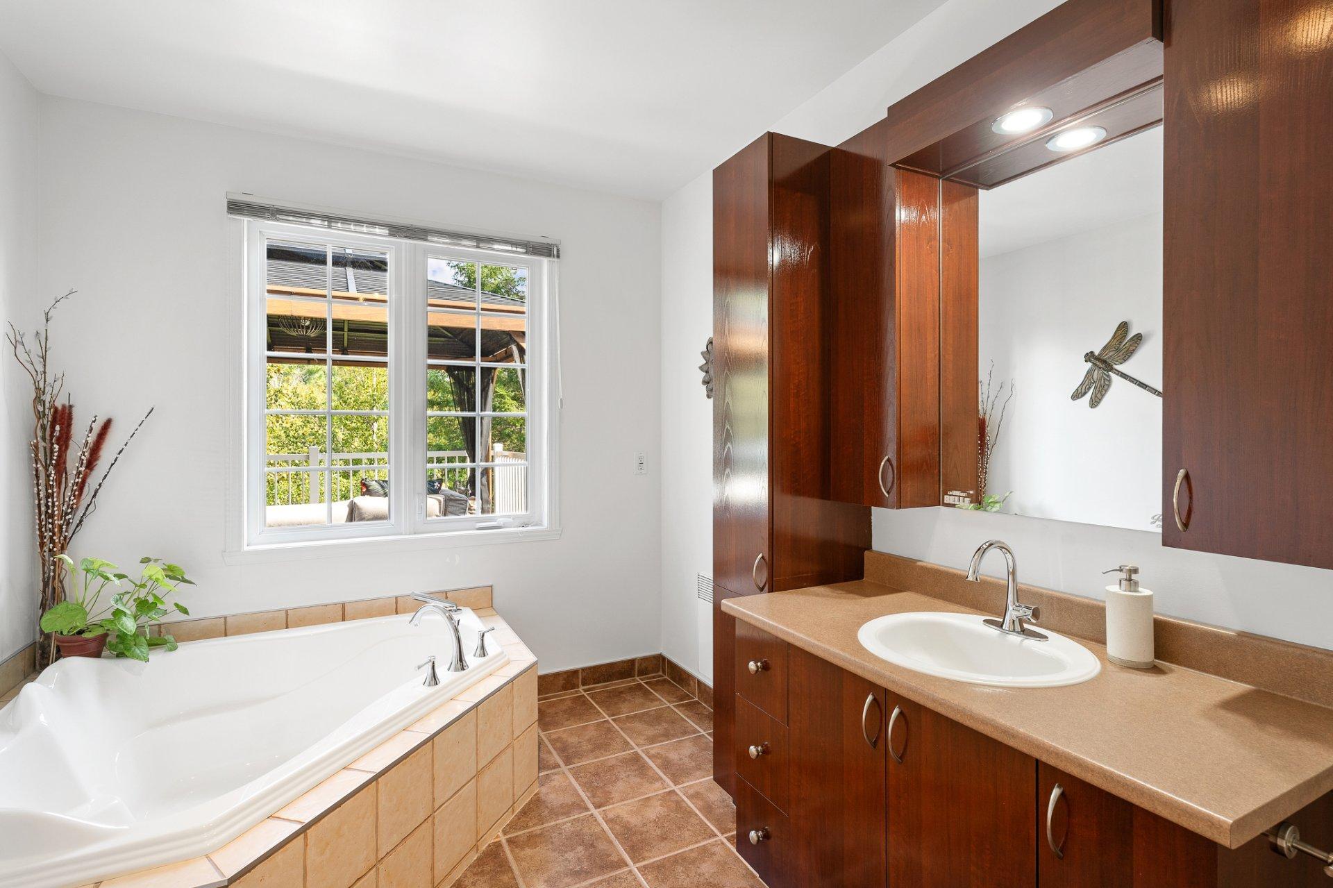 









130


Rue Marguerite

,
Sainte-Agathe-des-Monts,




QC
J8C3L7

