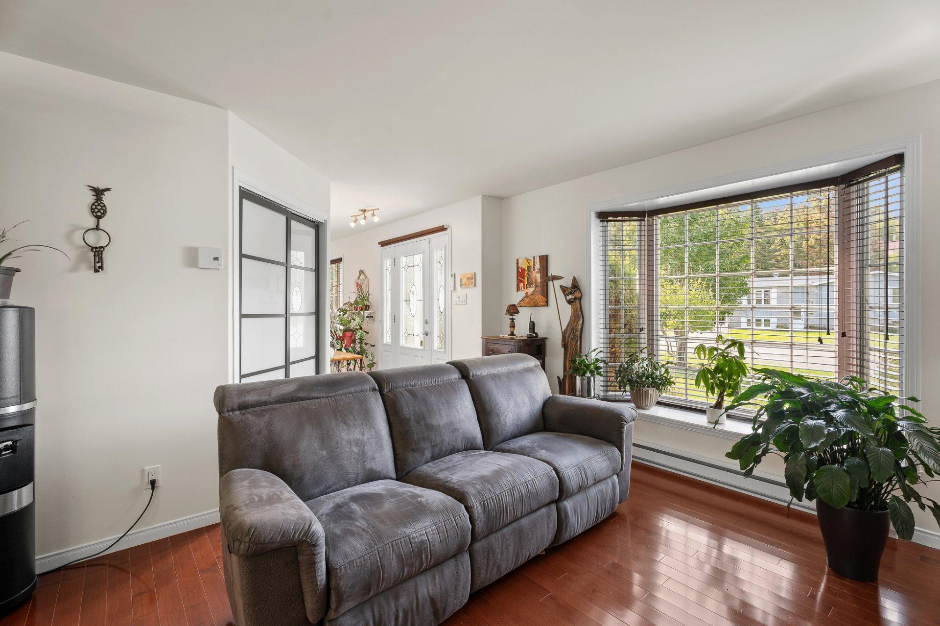 









130


Rue Marguerite

,
Sainte-Agathe-des-Monts,




QC
J8C3L7

