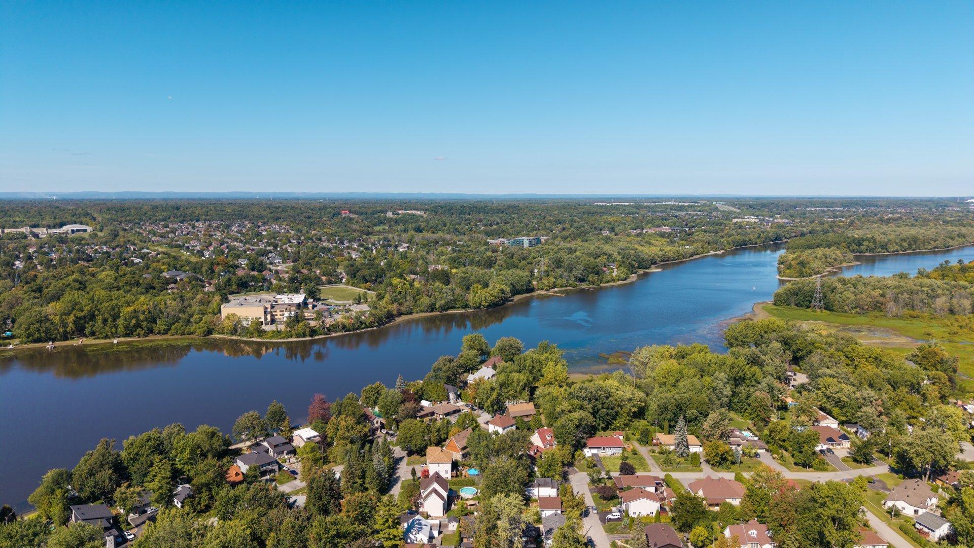 









19


8e Avenue

,
Laval (Auteuil),




QC
H7H2M2

