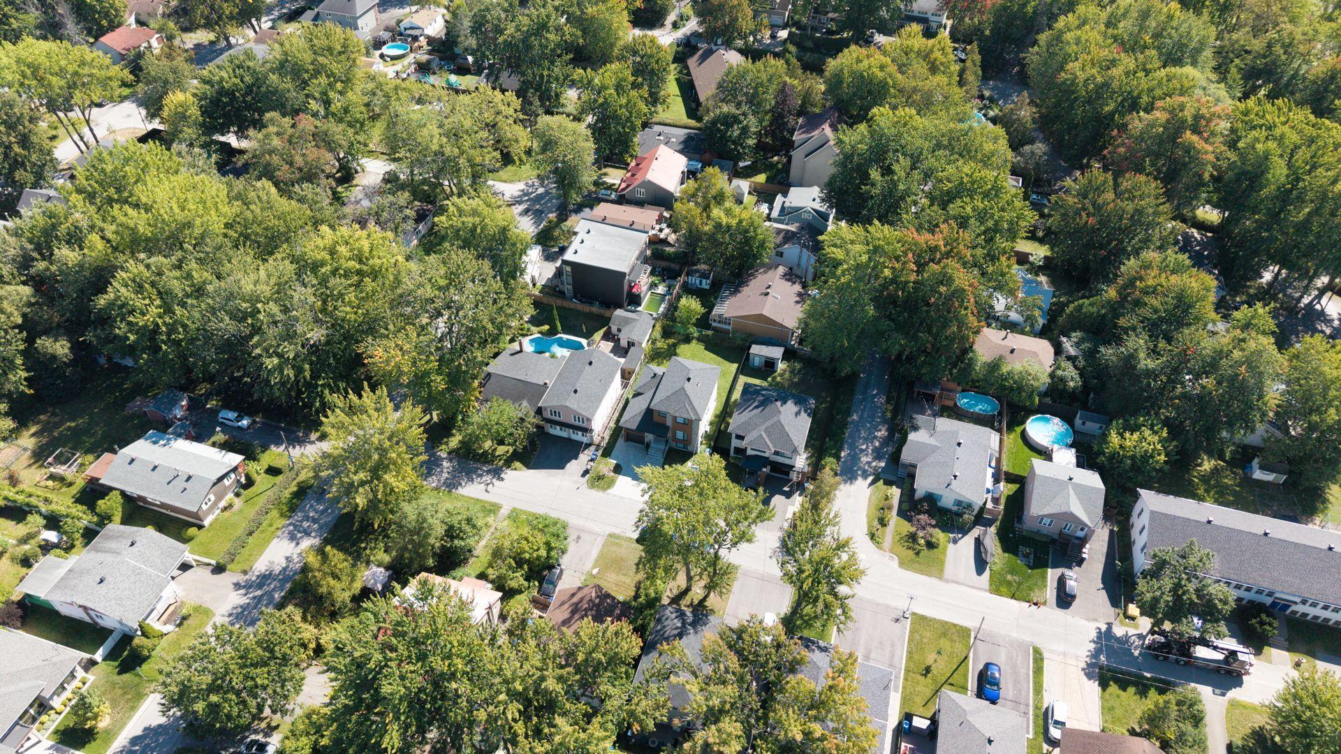 









19


8e Avenue

,
Laval (Auteuil),




QC
H7H2M2

