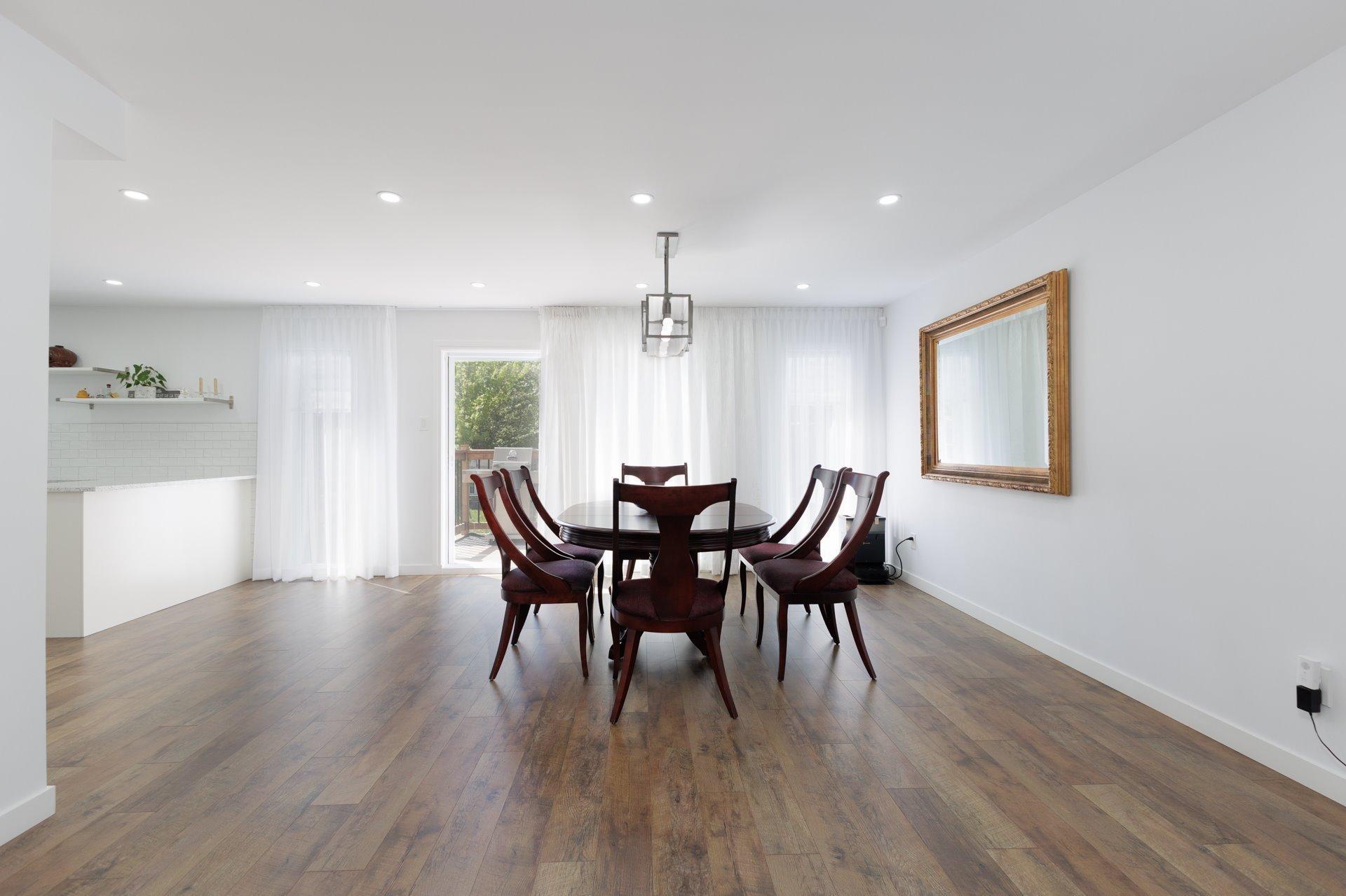 









19


8e Avenue

,
Laval (Auteuil),




QC
H7H2M2

