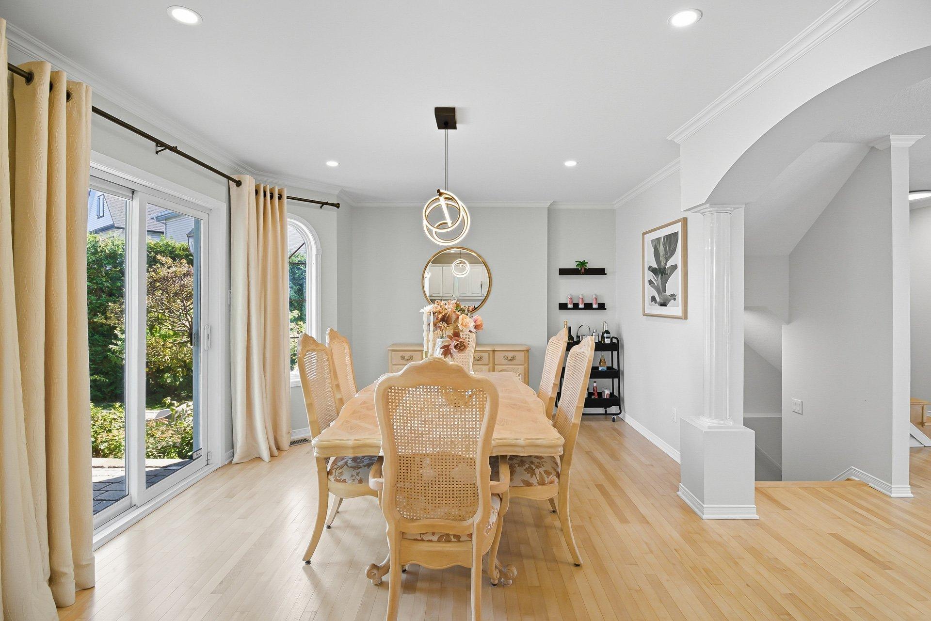 









45


Rue du Firmament

,
Gatineau (Hull),




QC
J9A3J1

