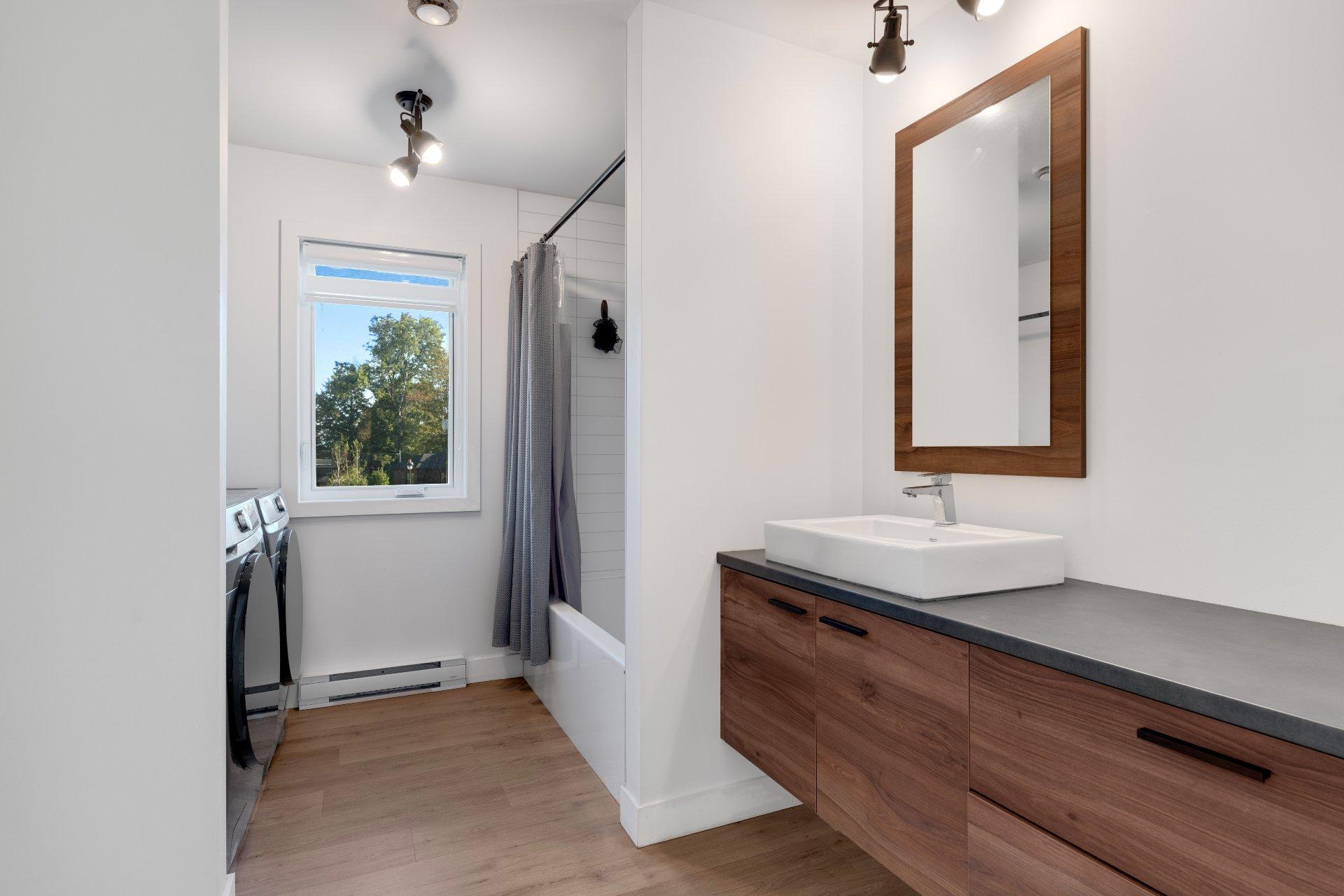 









33


Rue Duncan-Bruce

,
Sherbrooke (Lennoxville),




QC
J1M2J2

