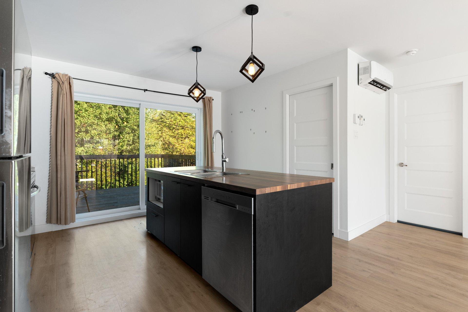 









33


Rue Duncan-Bruce

,
Sherbrooke (Lennoxville),




QC
J1M2J2

