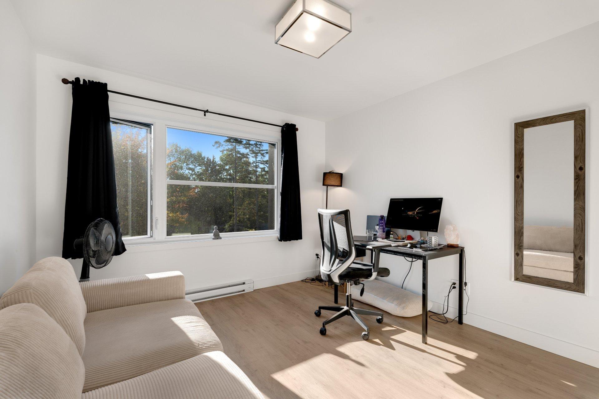 









33


Rue Duncan-Bruce

,
Sherbrooke (Lennoxville),




QC
J1M2J2

