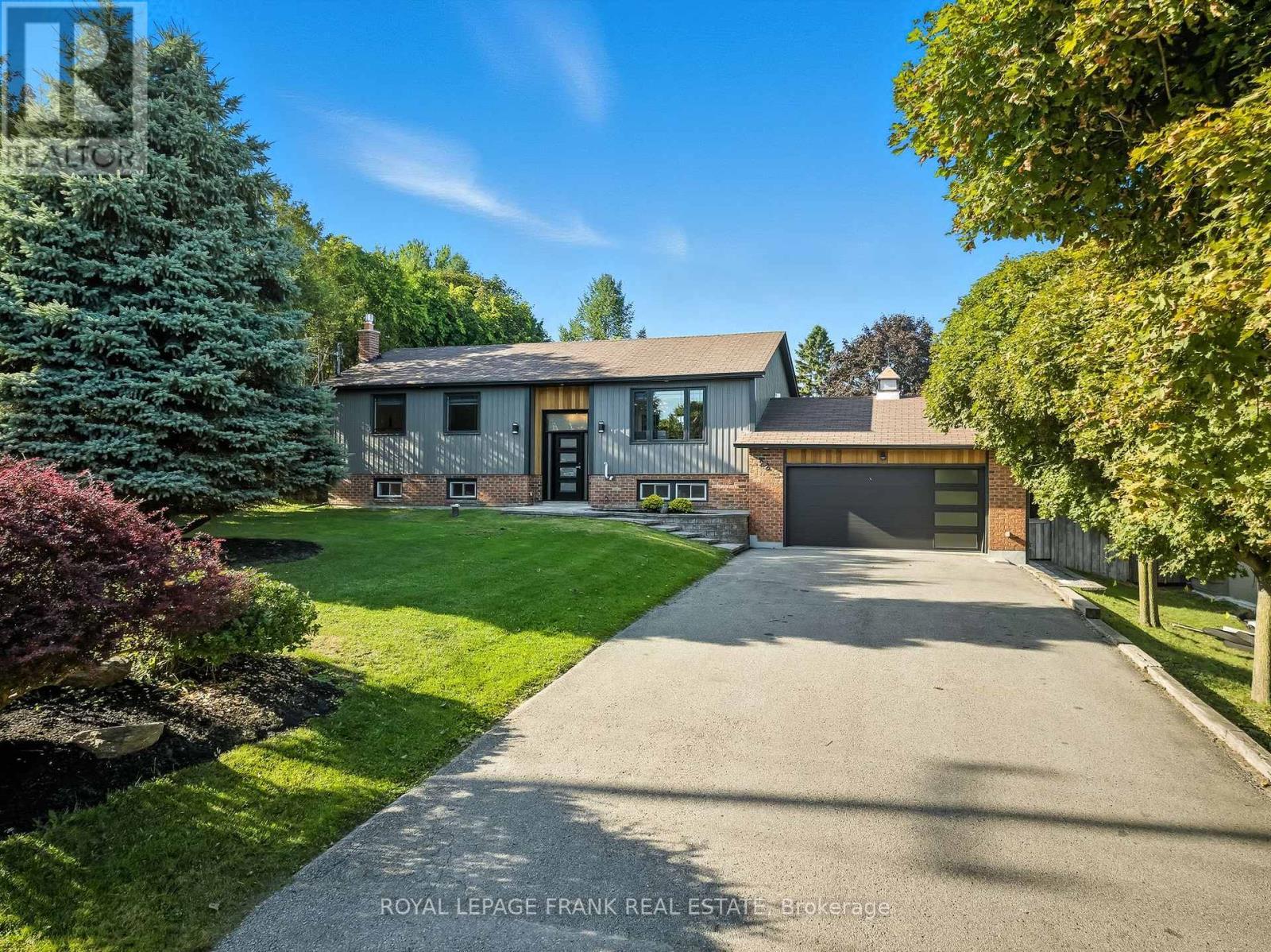 












22 YOUNG STREET

,
Uxbridge,




Ontario
L9P1B9

