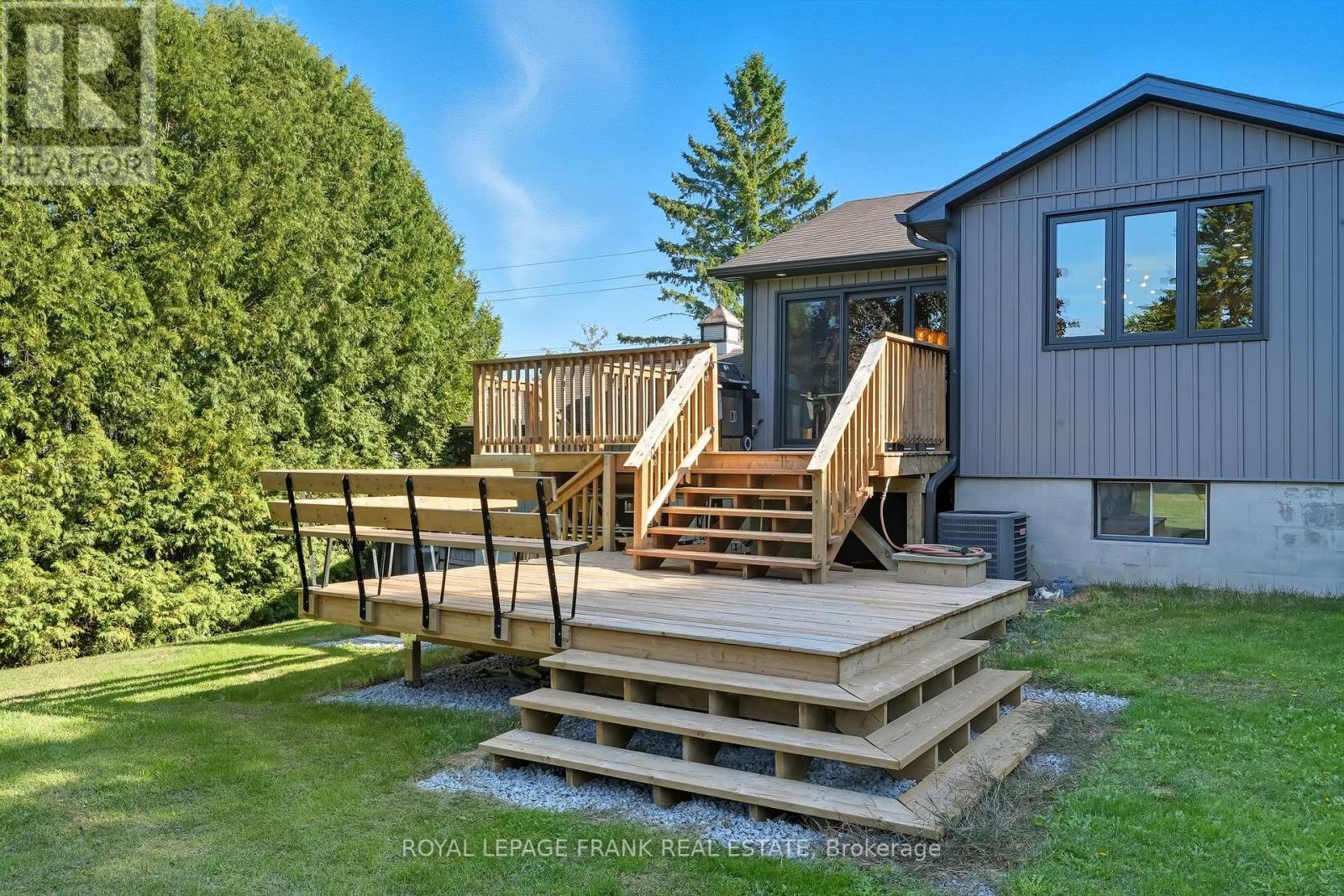 












22 YOUNG STREET

,
Uxbridge,




Ontario
L9P1B9

