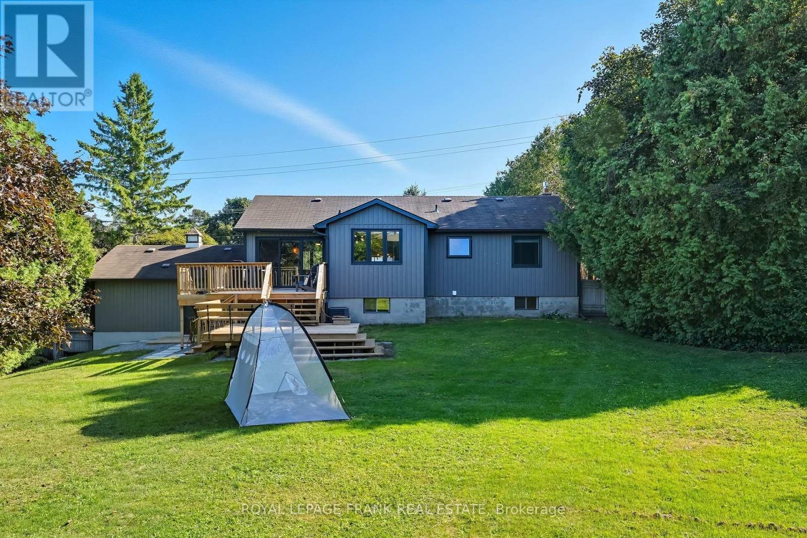 












22 YOUNG STREET

,
Uxbridge,




Ontario
L9P1B9


