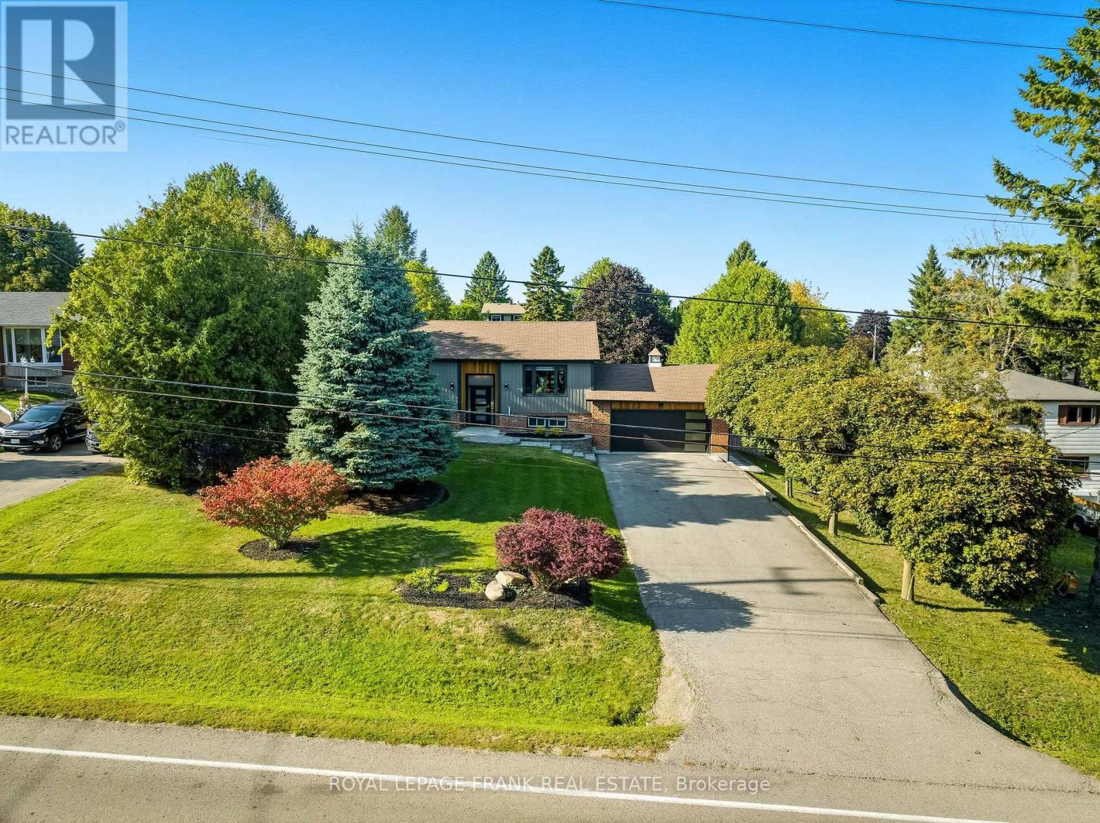












22 YOUNG STREET

,
Uxbridge,




Ontario
L9P1B9


