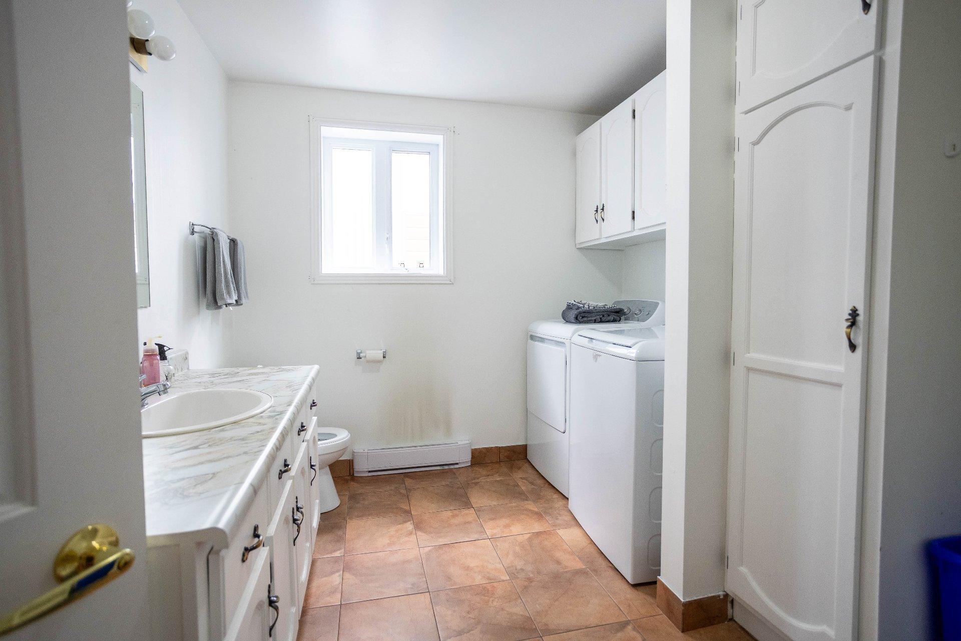 









766

 - 768


Av. de Grand-Mère

,
Shawinigan,




QC
G9T2H7

