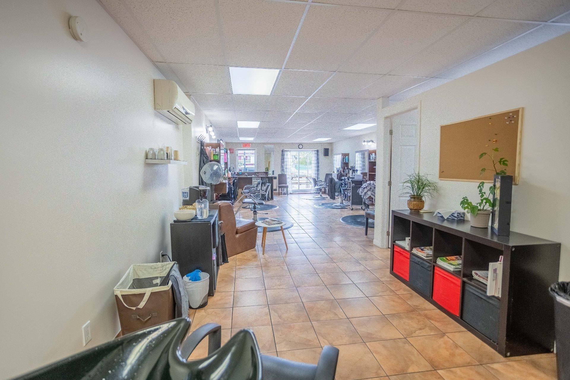 









766

 - 768


Av. de Grand-Mère

,
Shawinigan,




QC
G9T2H7

