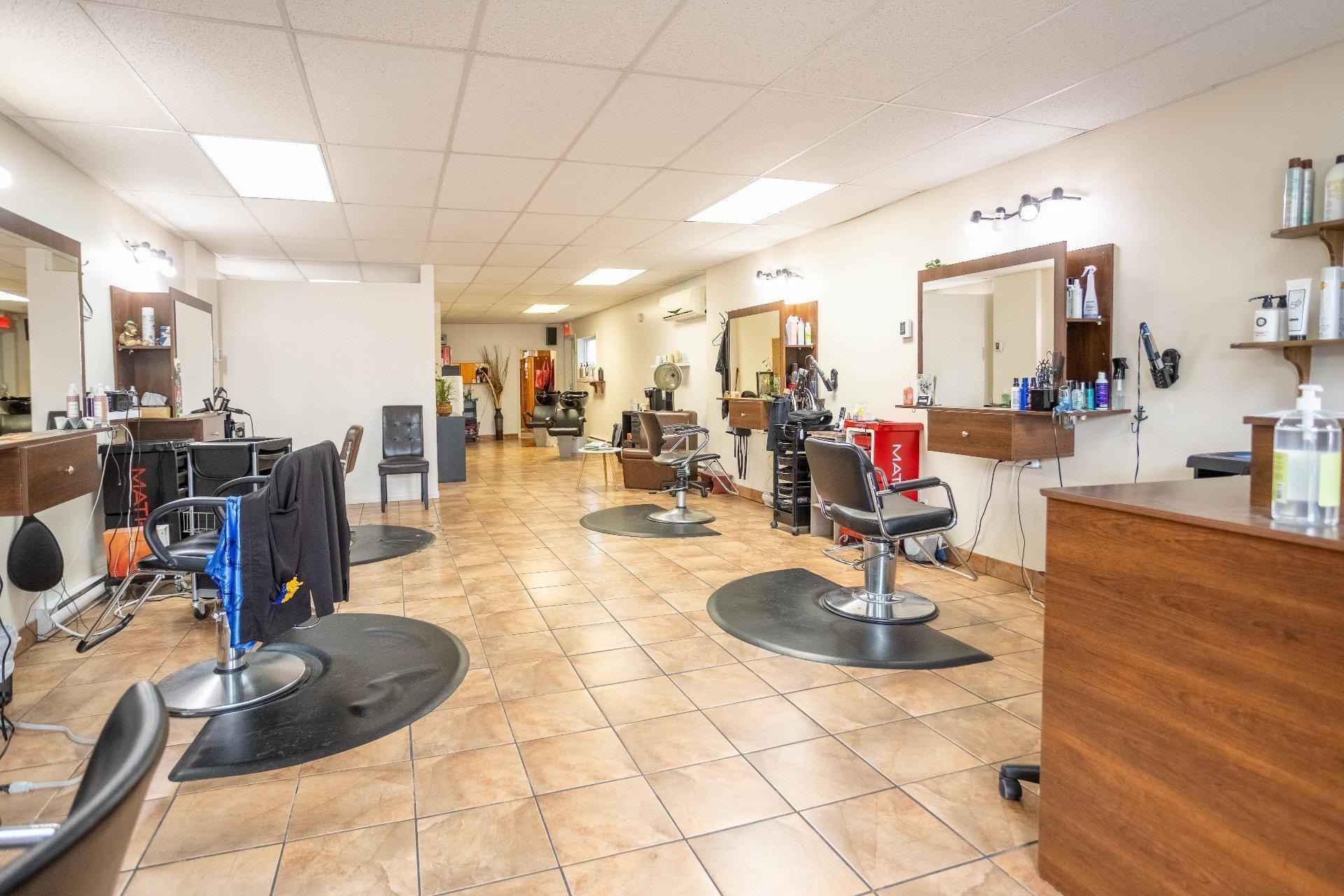 









766

 - 768


Av. de Grand-Mère

,
Shawinigan,




QC
G9T2H7

