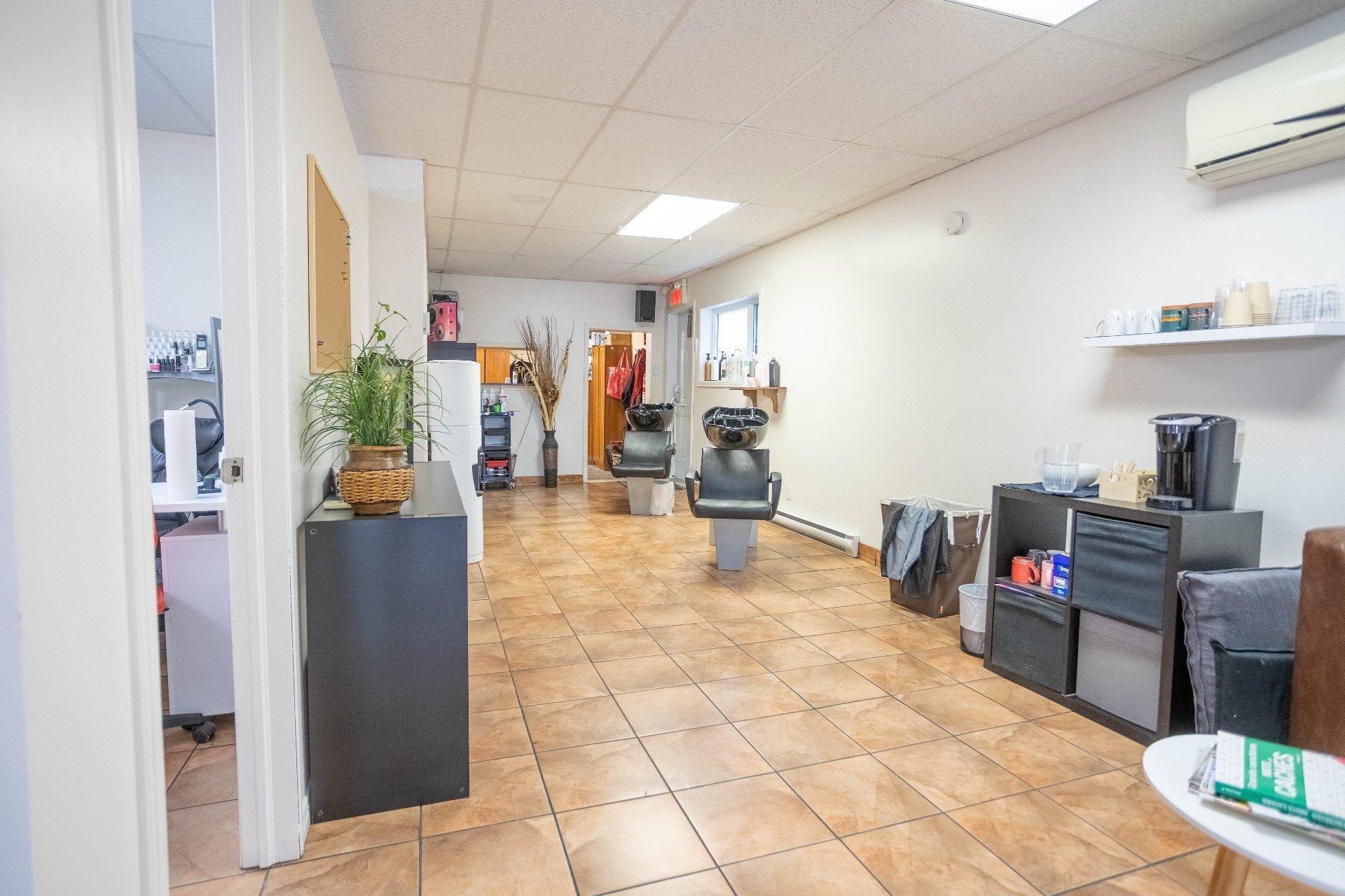 









766

 - 768


Av. de Grand-Mère

,
Shawinigan,




QC
G9T2H7

