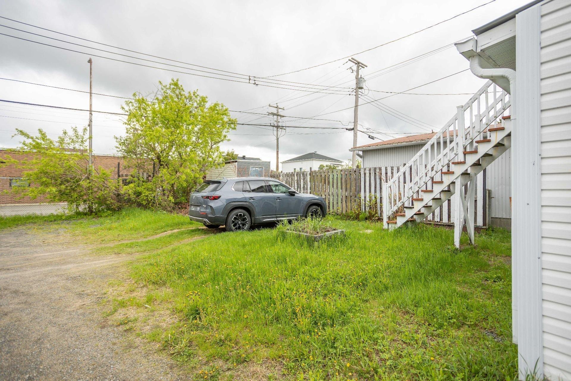 









766

 - 768


Av. de Grand-Mère

,
Shawinigan,




QC
G9T2H7

