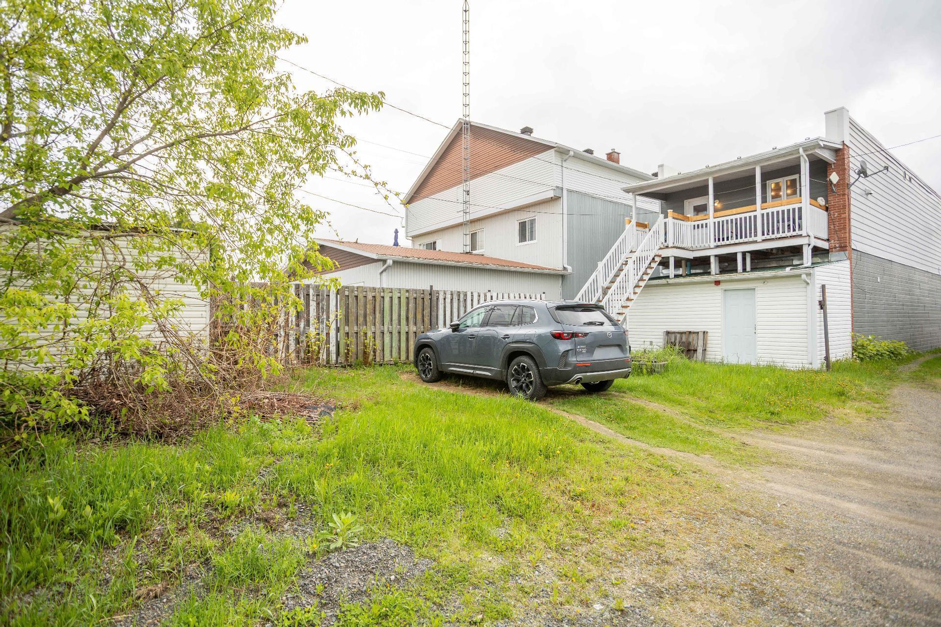 









766

 - 768


Av. de Grand-Mère

,
Shawinigan,




QC
G9T2H7

