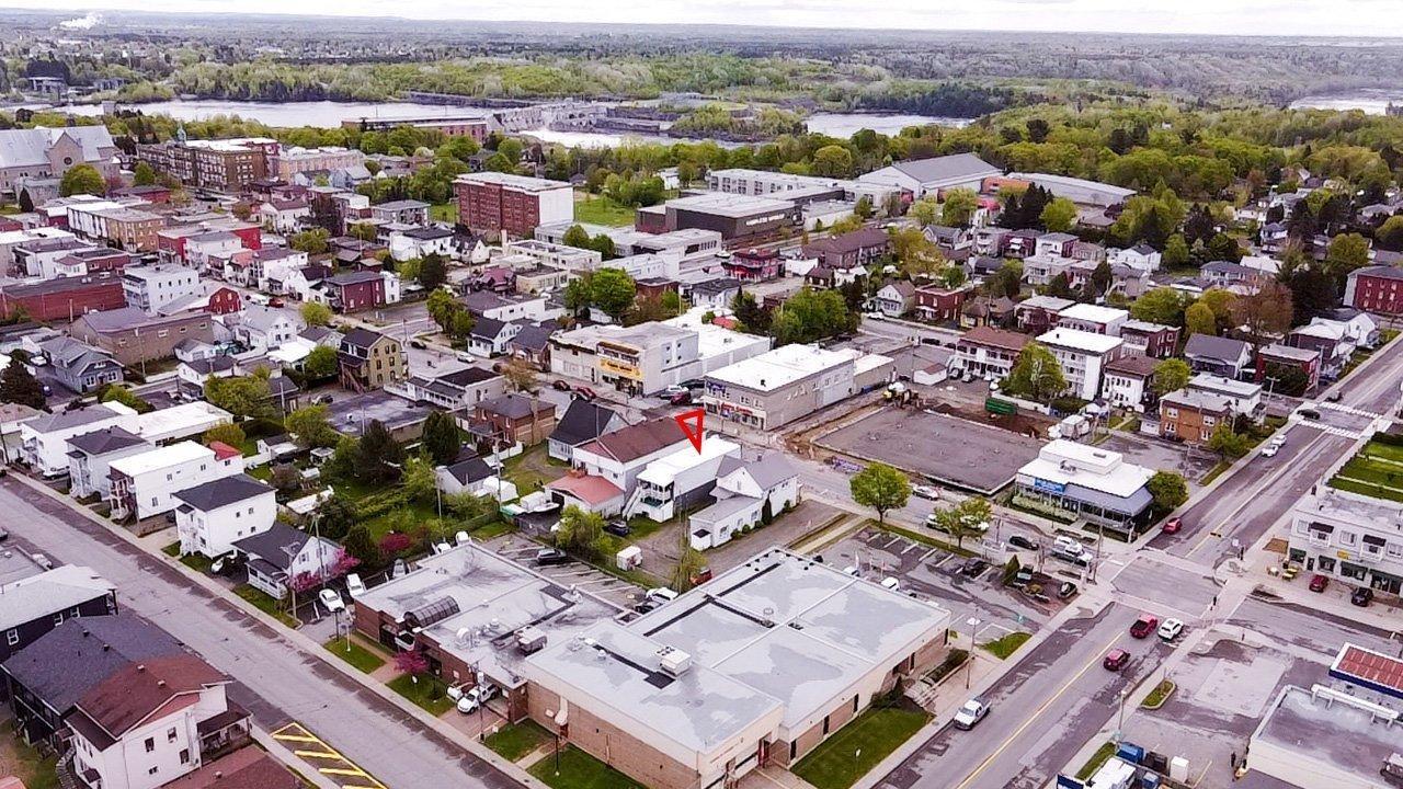 









766

 - 768


Av. de Grand-Mère

,
Shawinigan,




QC
G9T2H7

