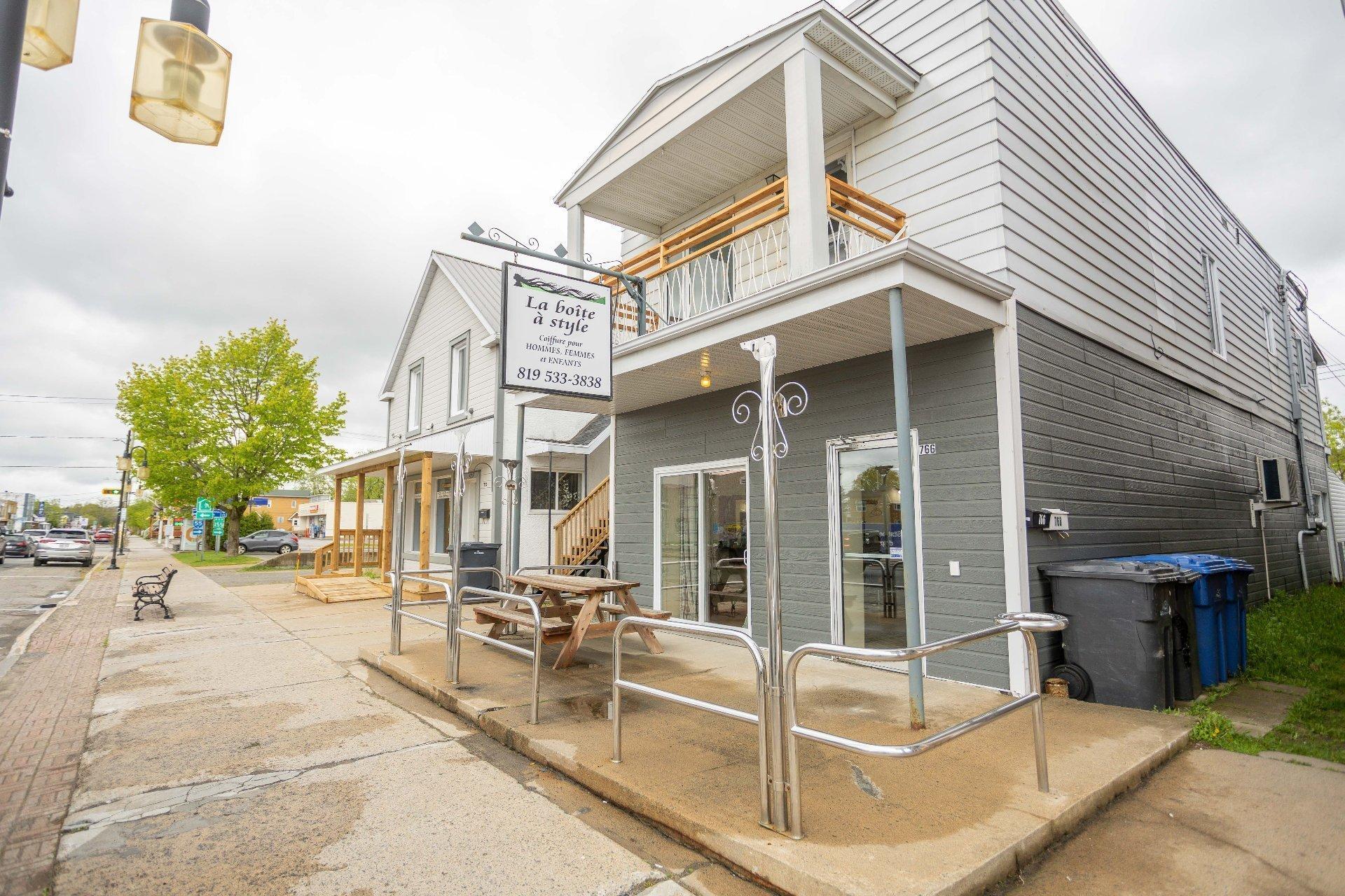 









766

 - 768


Av. de Grand-Mère

,
Shawinigan,




QC
G9T2H7

