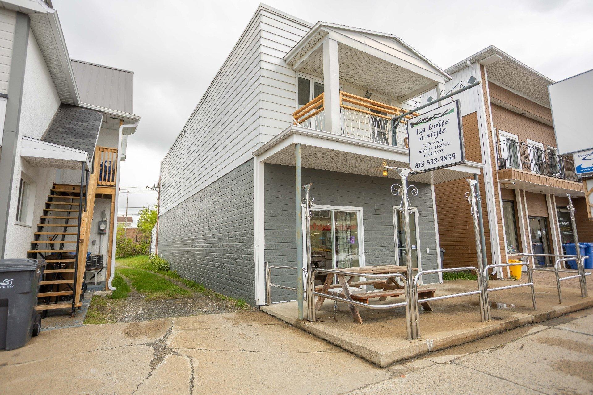 









766

 - 768


Av. de Grand-Mère

,
Shawinigan,




QC
G9T2H7

