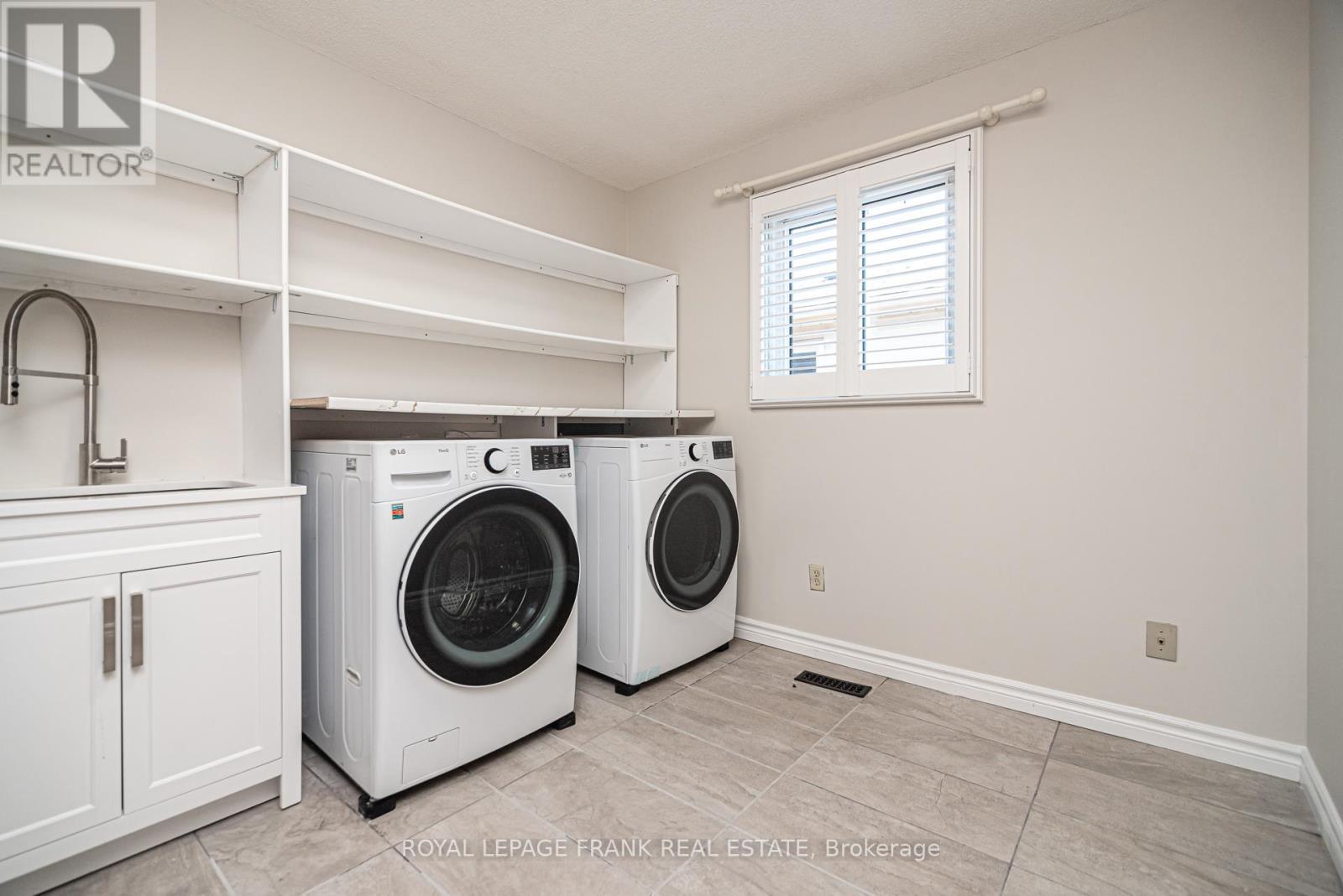 












40 REDHEAD CRESCENT

,
Toronto (Agincourt North),




Ontario
M1V3B4


