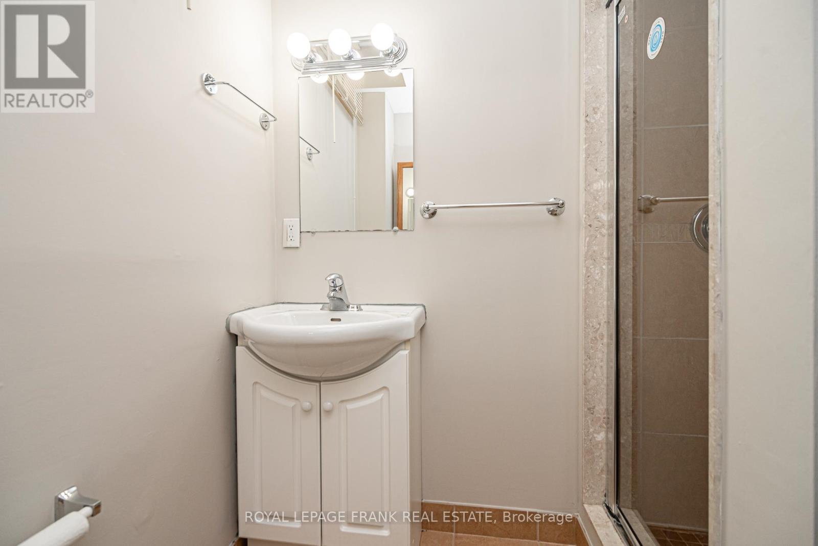 












40 REDHEAD CRESCENT

,
Toronto (Agincourt North),




Ontario
M1V3B4

